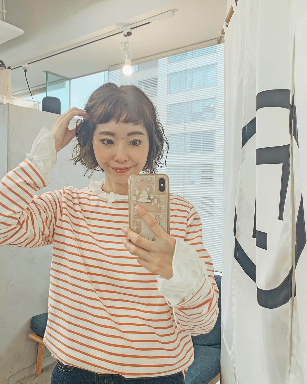 のインスタグラム：「✂︎✂︎ ． 春ヘア🍐😋 ． のびのびボサボサすぎて before撮り忘れてもーたけど、 カットカラー＆前髪と全体にパーマもかけて スタイリング楽ちんになりました♡♡ ． ✂︎ @waku_yujitsuchiya 👨‍🌾🩵 ． ． カラーはオリーブベージュ系🌿😘 ． ． ． WAKUは5/17で 4周年を迎えました〜〜🫶😍🎉 ． @wakuhair_tokyo のみんな🐶🐶🎊 おめでとう♡♡ お祝いBBQにわたしも誘ってくれてありがとう〜🙏🥰 ． 5年目のWAKUの進化が楽しみだーー🗻☀️ ． ． 朝から晩まで毎日忙しそうで、 父ちゃん帰りの電車で寝過ごしちゃう😪こともたまにあるけど、 頼もしいスタッフのみんなや、 WAKUに来てくださるみなさんのおかげで 美容師としていきいき過ごせています🙏🥰 ． いつもありがとうございます😌🧡 ． ． ． わたし的には、5/17は 待ちに待ったスピッツのアルバムの発売日だったので、 Wでお祭り気分でした〜🤖✌️😘💛 #ひみつスタジオ  ． ． ． ． ． ． ． ． ． ． #10歳 #7歳 #3歳 #三兄弟ママ ． #newhair #bobhair」