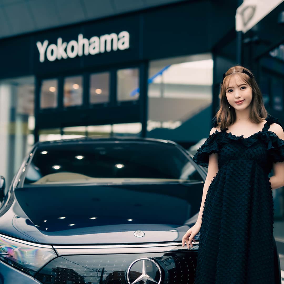 のインスタグラム：「【Mercedes-Benz LIVE!】藤田ニコルが最新の電気自動車を体感！世界初のEQフラッグシップへ──  メルセデス・ベンツの電気自動車ブランド、Mercedes-EQの専売店「メルセデスEQ横浜」を、メルセデスのオーナーである藤田ニコルさんが訪ねる。  施設を見学し、EQSを試乗したニコルさんの、電気自動車に対する印象とは。  記事本文はストーリーズをチェック。  #MercedesBenz #MercedesEQ #EQS  #電気自動車 #EQ横浜 #藤田ニコル @2525nicole2」