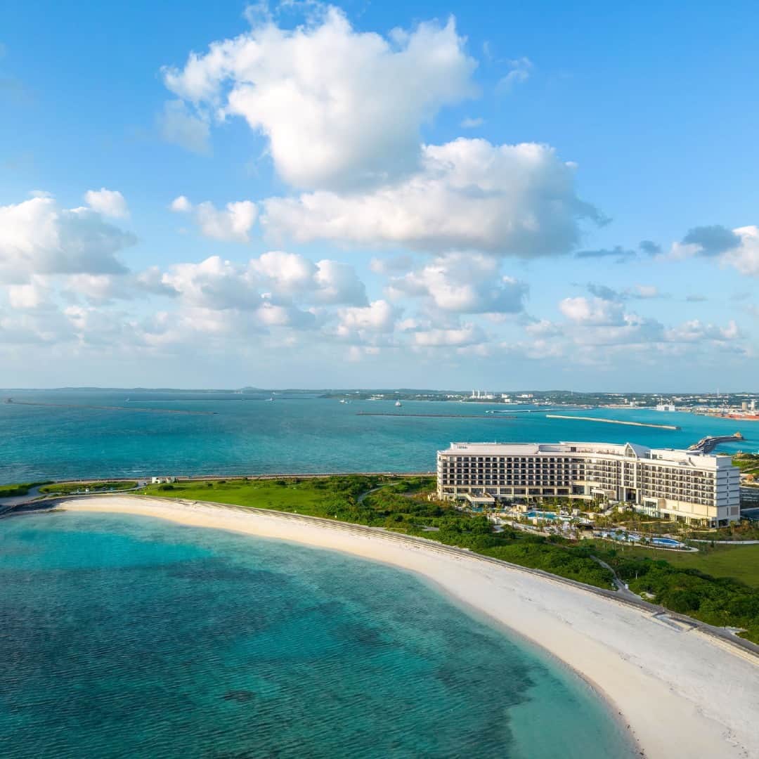 ヒルトン大阪 Hilton Osakaのインスタグラム：「ヒルトン大阪は、「Chill Out（チルアウト）! スイーツビュッフェ」と「ヒルトン沖縄宮古島リゾート」のコラボキャンペーンを開催！  キャンペーン期間中にキャンペーン専用プランをご予約のうえ来店されたお客様から、抽選で1名様にヒルトン沖縄宮古島リゾートのペア宿泊券をプレゼントいたします✨  6月18日に開業するヒルトン沖縄宮古島リゾートは、宮古ブルーに輝く海と白い砂浜の美しい景色を堪能できるだけではなく、のんびりと過ごす島時間もお楽しみいただけます。  ヒルトン大阪で涼しげなスイーツをお楽しみいただき、宿泊券をゲットするチャンスにチャレンジしてくださいね！  詳細・ご予約は @hiltonosaka ホームページより。  Hilton Osaka is excited to announce a special collaboration campaign with Hilton Okinawa Miyako Island Resort, combining the delightful "Chill Out! Sweets Buffet"!  During the campaign period, one lucky customer who visits our restaurant after making a reservation for the special campaign plan will be entered into a drawing for a chance to win a pair of accommodation tickets for Hilton Okinawa Miyako Island Resort.✨  Opening on June 18, Hilton Okinawa Miyako Island Resort offers not only stunning views of the mesmerizing "Miyako Blue" ocean and pristine sandy beaches, but also a serene atmosphere where you can truly unwind and embrace the island vibes.  Indulge in the delightful cooling treats at Hilton Osaka and seize the opportunity to win an accommodation voucher for an unforgettable experience!  For more details and to make a reservation, please visit our website at @hiltonosaka .  ＝＝＝  #ヒルトン大阪  #HiltonOsaka #大阪ホテル #キャンペーン #宮古島 #スイーツ」