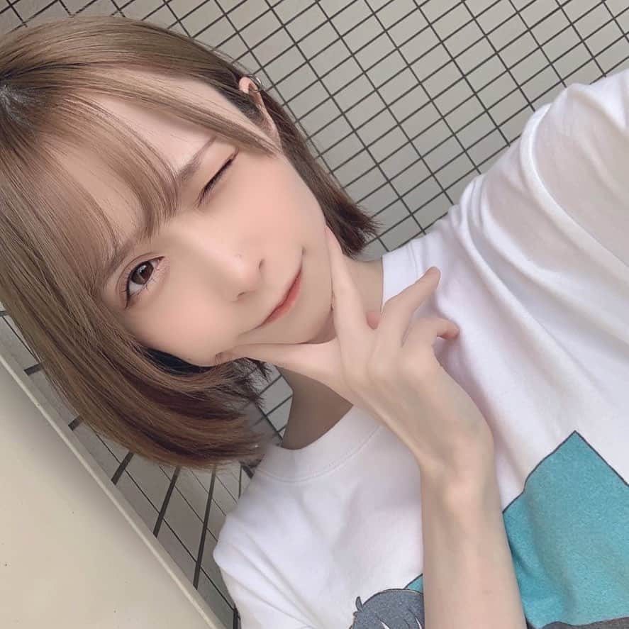 つぶらのインスタグラム：「(^_-)-☆」