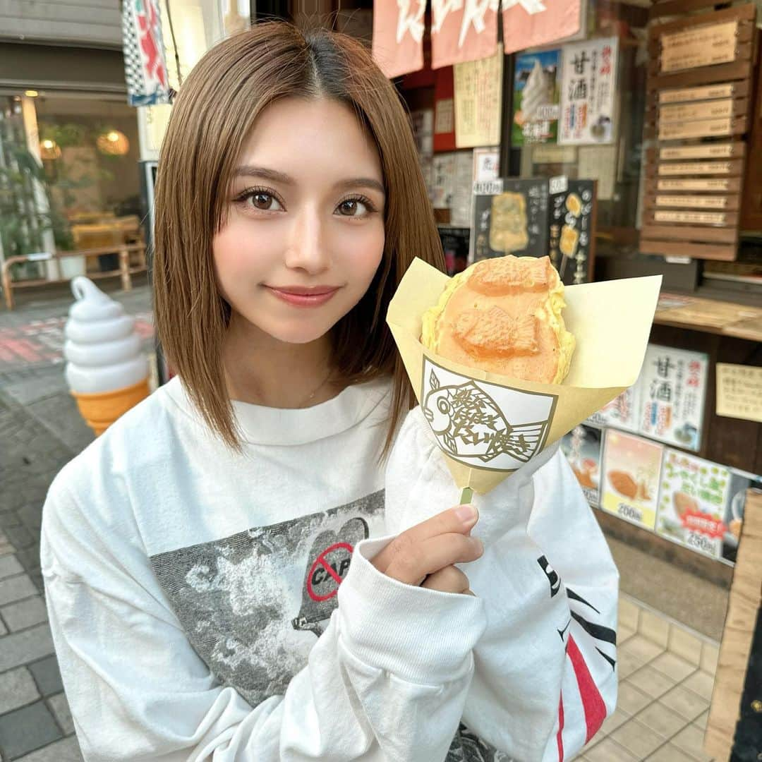 なーちゃんさんのインスタグラム写真 - (なーちゃんInstagram)「・ ここの鯛焼き小さくてお団子になってて可愛いでしょ🍡 見た目だけじゃなくて味もすごく美味しかったの😋 ・ チーズが伸び過ぎて笑った😂🧀 2人で1つ食べようってりさちゃんと話してたけど足りなくておかわりしちゃったよ🐟💗笑笑 ・ ・ ・ #鯛焼き #秩父グルメ」5月26日 18時11分 - nanasan_gram7