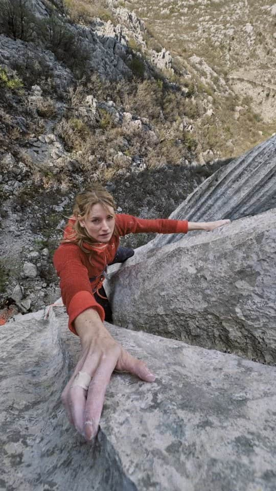 マチルダ・セーデルルンドのインスタグラム：「🧗Here's a sneak preview of @matilda_soderlund and @billhamiltonphotos with the brand new X-S20! Much more from these two to come... Stay tuned!  Climber: @matilda_soderlund Stills: @billhamiltonphotos Video: @mans.gullgren Location: Paklenica National Park, Croatia  #fujifilm #XS20 #climbing #climb」