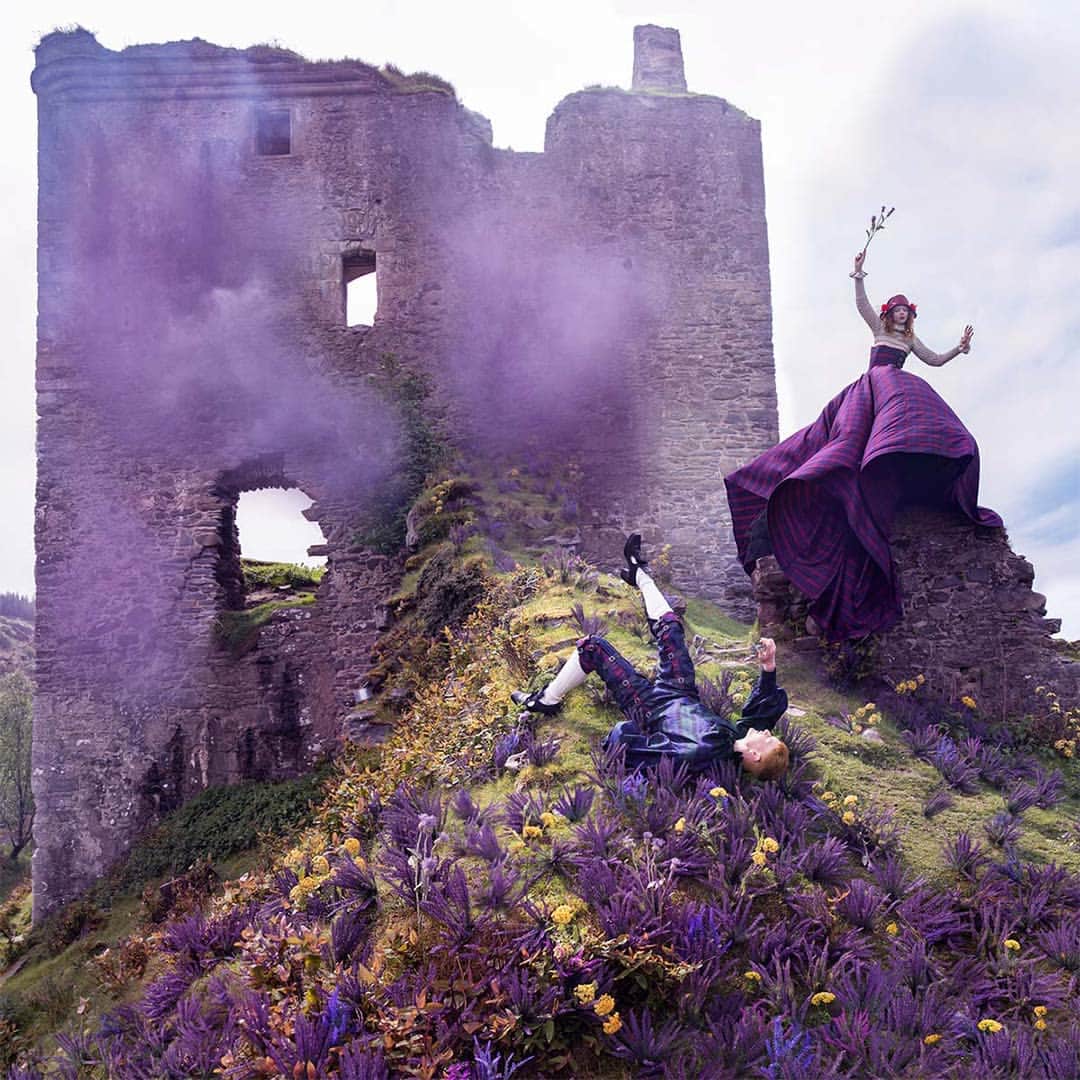 Jo Malone Londonさんのインスタグラム写真 - (Jo Malone LondonInstagram)「A long-abandoned castle guarded by bold, bright thistles. Tap to add the woody, aromatic scent of Melancholy Thistle to your collection. #ScentsOfBritain」5月26日 18時20分 - jomalonelondon