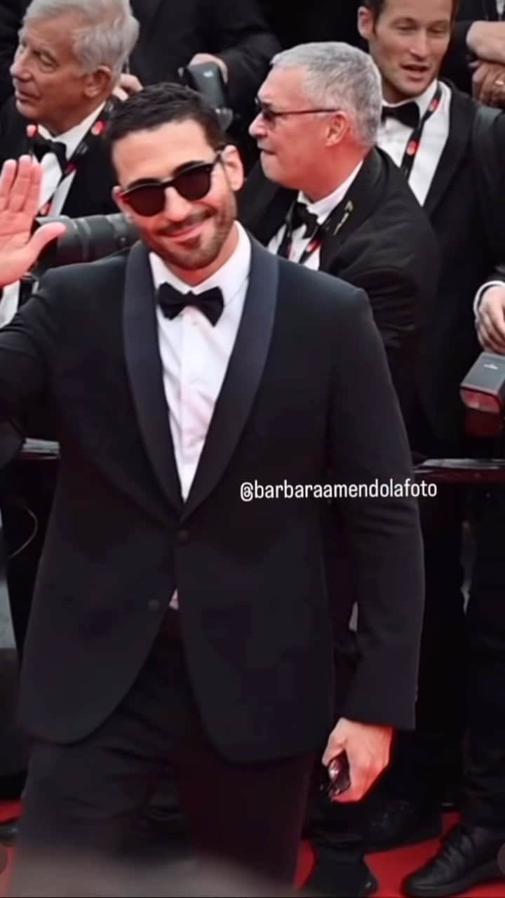 ミゲル・エンジェル・シルベストレのインスタグラム：「Cannes Film Festival  @giorgioarmani  @r0b3rtina_  @hbo @30_monedas @alexdelaiglesia 🎥 @barbaraamendola_foto」