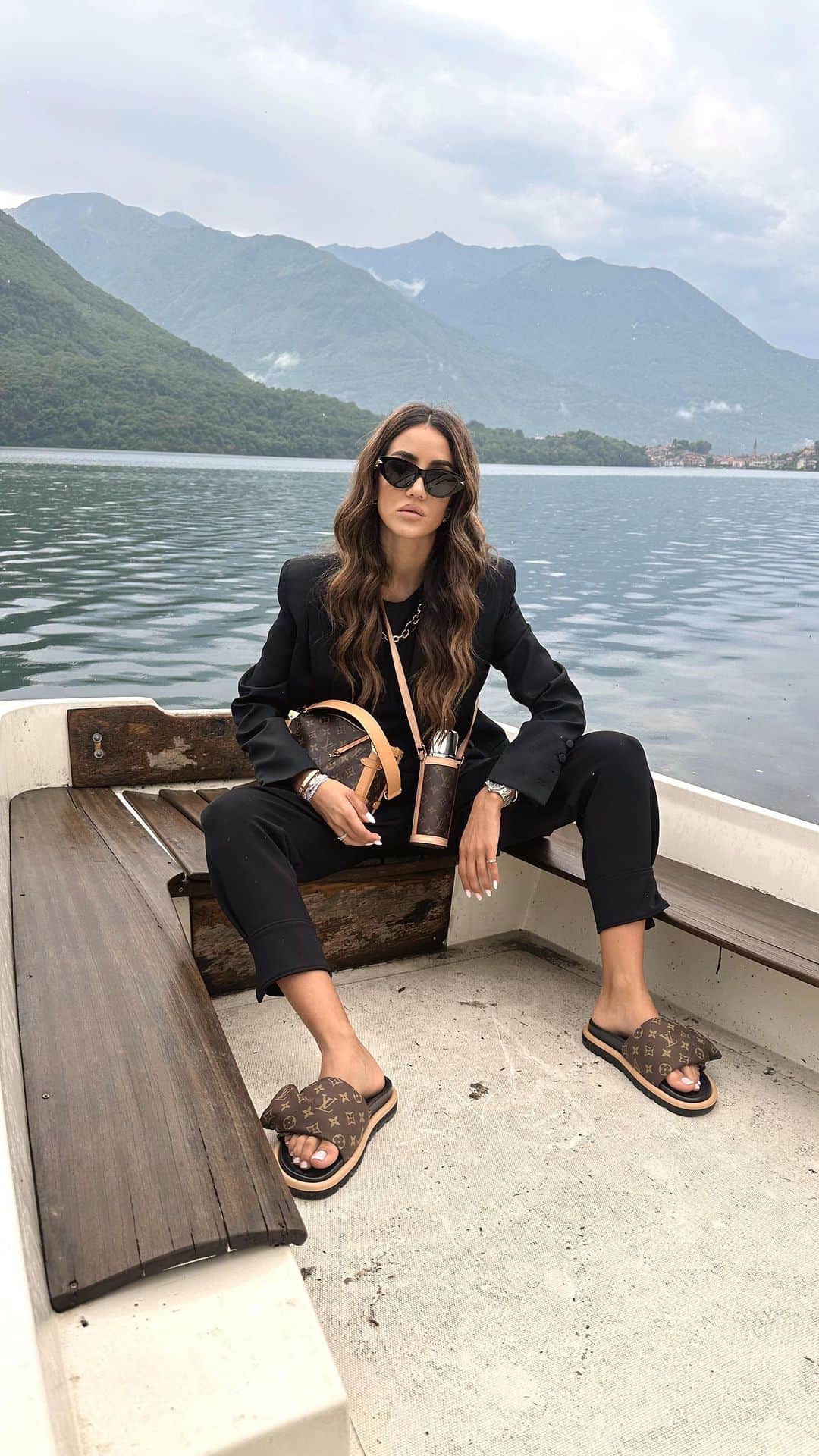 Tamara Kalinicのインスタグラム：「Come rain or shine coffee comes first. How chic is this @louisvuitton thermos?」