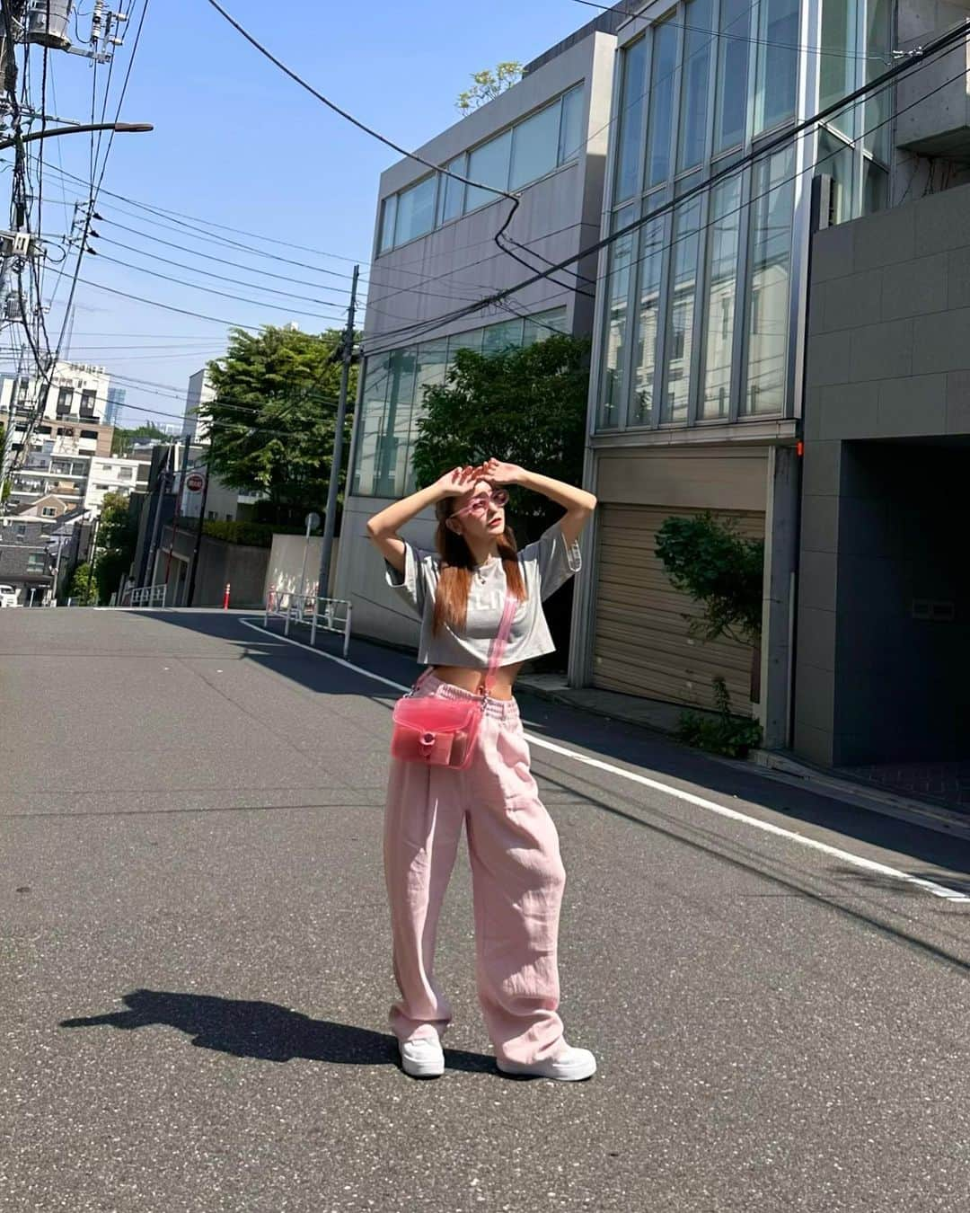 板野友美さんのインスタグラム写真 - (板野友美Instagram)「🦩🎀💗🎟️🩰 PINKの日。なんまいめ？  #tshirts  @celine  #bottom @zara  #sneaker @nike 👟 #bag @coach  #sunglasses @gentlemonster  #ootd #Fashion #airforce #154cm」5月26日 18時24分 - tomo.i_0703