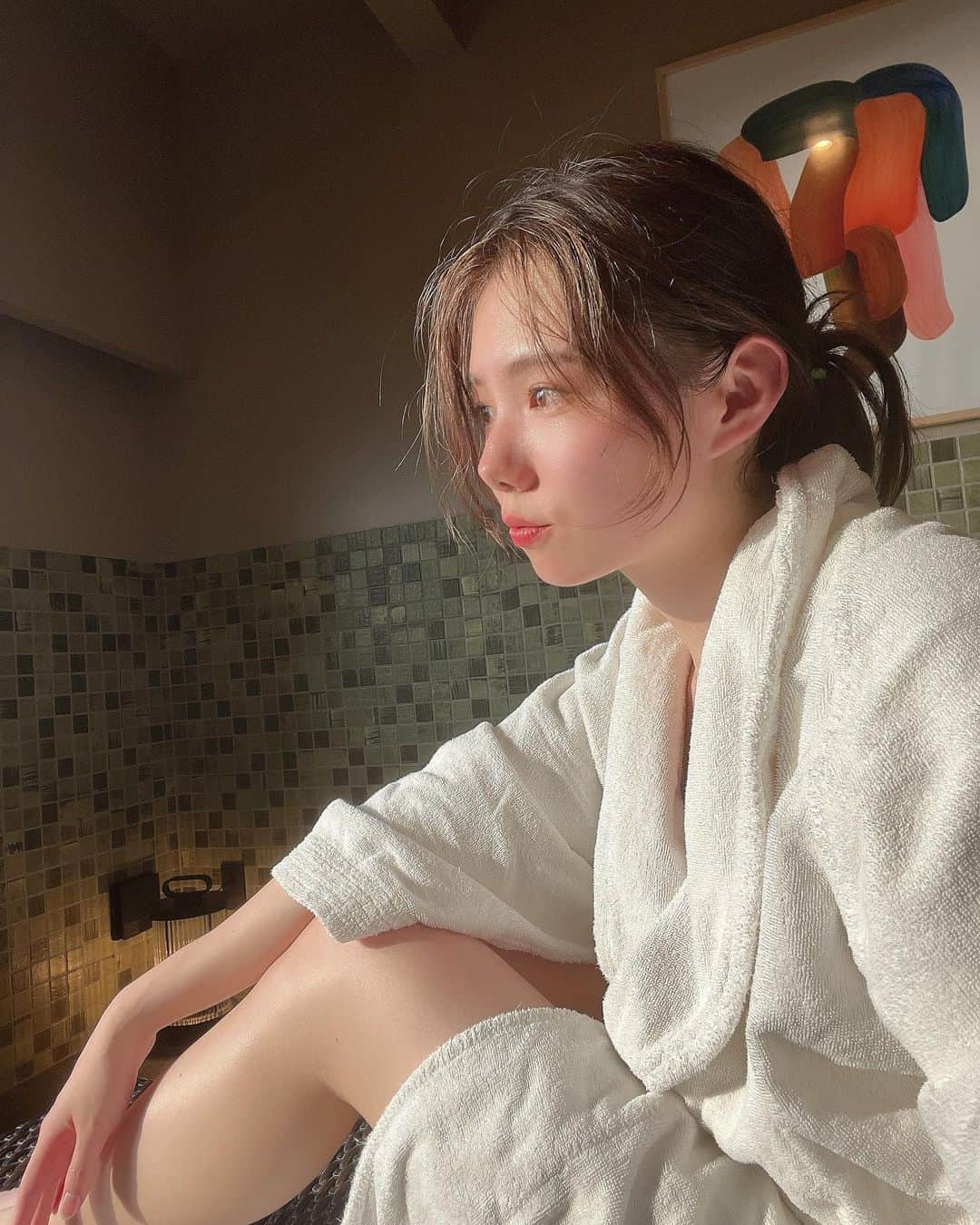 波田妃奈のインスタグラム：「サンセットオーシャンビューが 望めるプライベートサウナ🧖‍♀️ ゆうみ Sauna Cafe🌅  セルフのアロマロウリュで100度近くの本格サウナで 天然水の水風呂にリクライニングチェアまで😳  あと一番は目の前が海だから波の音を聴きながら整えるところが もう最高すぎてお気に入りサウナNo. 1をついに更新🤣 ほんとは教えたくないくらい…🤫笑  最近インスタでサウナ調べすぎて おすすめにめちゃ出てくるので色々行ってまたレポしますね📝  #サウナ #サウナ女子 #サウナ好きな人と繋がりたい #sauna #サウナー #サウナハット #千葉サウナ #オーシャンビュー #プライベートサウナ #ゆうみカフェサウナ」