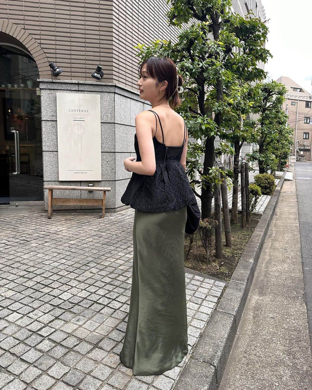 涼佳さんのインスタグラム写真 - (涼佳Instagram)「yesterday🫶🏻  最近こういう存在あるトップスにハマり中♡ ボリューミーだからストンとしたサテンのスカートに合う🐊」5月26日 18時28分 - _ryoka_870