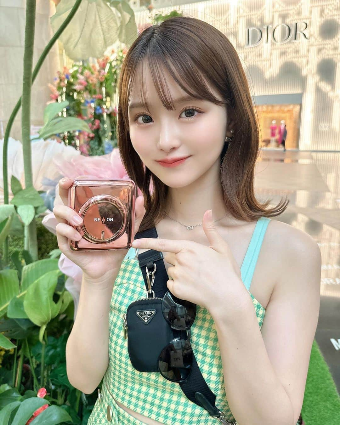 吉田恵美さんのインスタグラム写真 - (吉田恵美Instagram)「たくさん写真を撮る時に必須なバッテリー🔋 台湾にはneonを持ってきました！  小さくて軽くてコードもついていて持ち運びやすいのに、たくさん充電できるので最高🩵  普段もだけど旅行に最適です✈️  楽天で「モバイルバッテリー　NEON」で検索してみてください！  #neon#モバイルバッテリー#pr」5月26日 18時32分 - _yoshida_megumi