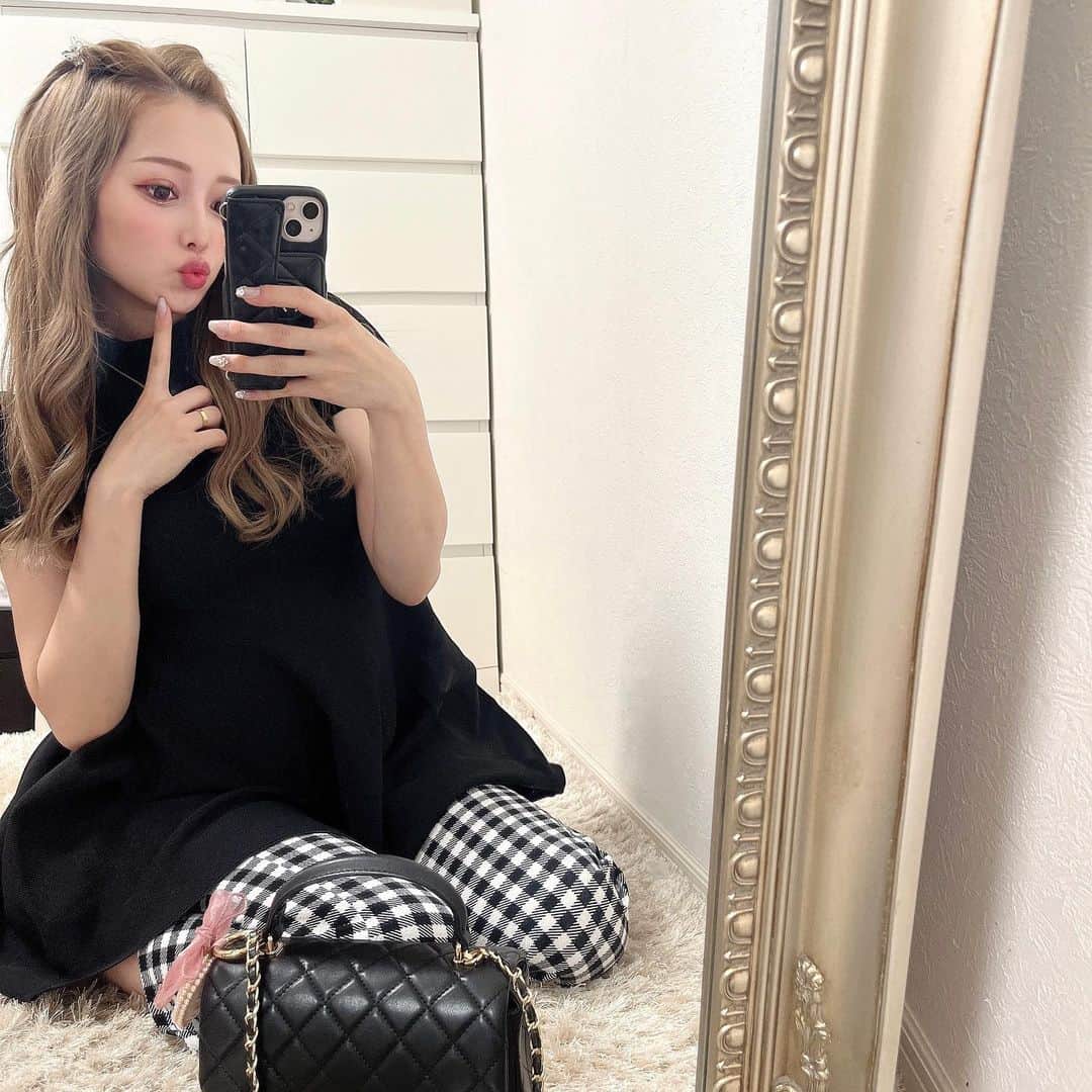 SUZUのインスタグラム：「𝑚𝑎𝑡𝑒𝑟𝑛𝑖𝑡𝑦 𝑐𝑜𝑑𝑒 ❤︎  ペプラムでぽっこりお腹が すっぽり隠れていい感じ👶🏼  #マタニティコーデ#マタニティフォト  #マタニティライフ#妊娠報告#妊娠中期 #女の子ママ#ママコーデ#2歳児ママ  #マタニティ記録#妊婦コーデ #shein#grl#grlコーデ #grl購入品」
