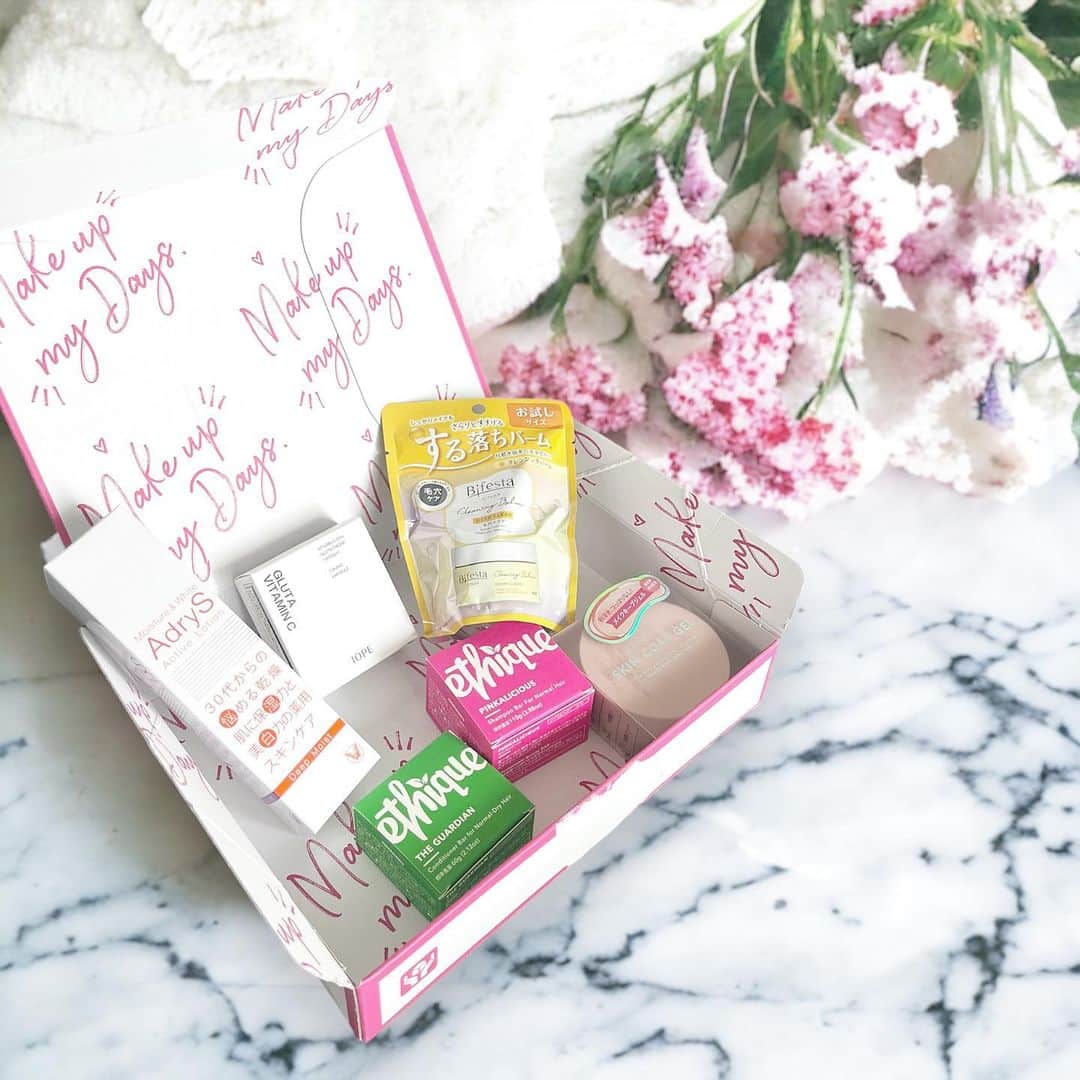 のインスタグラム：「. . RAXY BOX𓂃𓈒𓏸𓐍  .  .  今月の @raxybeautybox_jp 🎁  今回のテーマはHELLO NEW WORLD 新しい世界見つけてみない？  .  大好きなadrys入ってて嬉しかった(*´艸｀*) ♡ 超絶乾燥肌な人にはおすすめ🙆‍♀️✨  @missha.beauty のスキンコートジェルも気になる😳  メイクキープミストは聞いたことあるけど、ジェルタイプって初めてΣ( ˙꒳​˙ )  他にも @ethiquejapan の固形のシャンプーやトリートメントも入ってて、テーマ通り本当に初めて知る世界😳👏  どれも使うの楽しみ(∩´∀`∩)💕  .  .  .   #raxybeautybox  #raxy  #コスメ部  #スキンケア  #ボディケア #アンバサダー  #楽天  #楽天raxy  #スキンケア #スキンケアマニア #スキンケア用品 #スキンケア紹介 #メイク #コスメ  #美白ケア #美白 #美白効果 #美容 #美容好きな人と繋がりたい #スキンケアレビュー #スキンケア好きさんと繋がりたい  #韓国コスメ  #美活  #PR  #raxy公式アンバサダー」