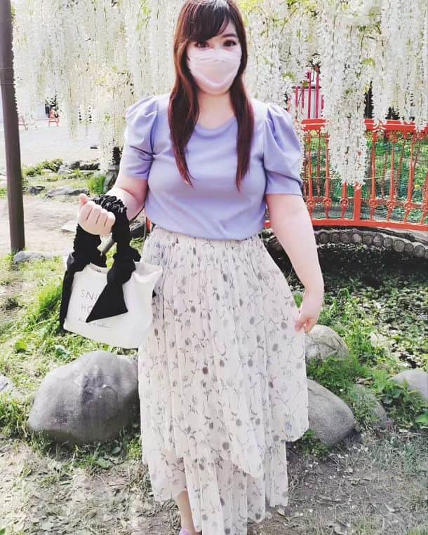 hoshizaki eriさんのインスタグラム写真 - (hoshizaki eriInstagram)「とっても便利でおすすめな お洋服のサブスク⁡ ⁡【エアクローゼット】♡  今回は夏らしくフェミニンな感じ、⁡ ⁡お出かけコーデで と リクエストしました♡  リクエスト通り形の綺麗な 爽やかなカラーのトップス、 ふんわり感と柄が上品な スカートのコーデで 普段選ばないような色、形の 服を提案してもらい とってもお気に入りです♡⁡ ⁡ プロのスタイリングが体験出来て 新しい自分に出会える そんな素敵なサービスだと思います♡  皆さまもそんなエアクロを 是非体験してみてください♡   エアクローゼットの登録は こちらからできます♡！⇒@aircloset_official  そして！ お得なクーポンがあります❣️ クーポンコード【6YApU】 登録時にこちらのクーポンを入れると、 ライトプラン（月額7,800円）が⁡ ⁡【4,500円オフ】で利用できるよ！⁡ ⁡ まずは手軽に始められる⁡ ⁡ライトプランがとってもおすすめ❣️  ストーリーにもリンク貼っておきますね♡ 是非チェックしてみてください♡  @aircloset_official @allry_pr  #PR #エアクロ応援企画 #aircloset #エアクロ #エアークローゼット #フェミニンコーデ #スタイリスト #プロのスタイリング #コーデ #ootd #fyp #fypシ #今日のコーデ #夏コーデ #爽やかカラー #プロのスタイリング #スタイリスト #feminine」5月26日 18時43分 - eriiinyan17