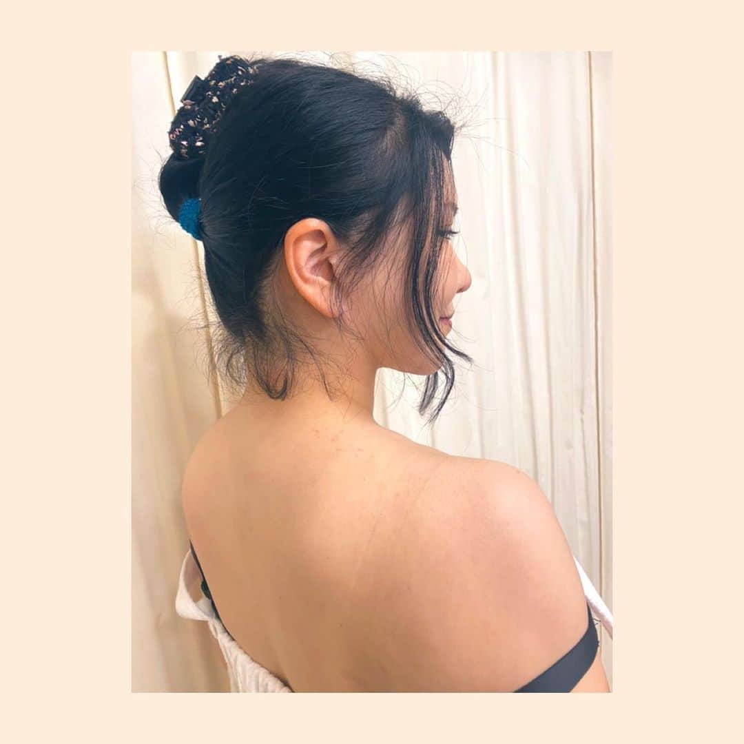 沖田杏梨さんのインスタグラム写真 - (沖田杏梨Instagram)「巨乳の皆様、 肩こりが激しい皆様、 首が短いと感じる皆様、  <<<肩ボトックス>>>  めちゃ良いですよ！ 首が長く見えるし、 太って見えるのを抑える事ができるし、服が綺麗に着れます。  1枚目ピンク衣装after (首周りスッキリ感) 2枚目before (打ったため点々あり。首肩圧迫感)  プチ整形だとしても腕のいい人にお願いするのは自分の体の為です。  選ぶなら真崎医院 https://www.dr-masaki.com (個人の感想です)  Dear big breasts, To all those with stiff shoulders, To all those who feel their necks are too short,  <<<Shoulder Botox>>  It is very good! It makes your neck look longer, It makes my neck look longer, it reduces the appearance of fatness, and it makes my clothes look better.  1st pink outfit after (clear feeling around the neck) 2nd picture before (dots due to hitting. Neck and shoulder pressure)  Even if it's a petite surgery, it's for your own body to ask someone with good skills.  "Masaki Clinic" if you have to choose in Japan. https://www.dr-masaki.com (Personal opinion)  亲爱的大乳房 致所有肩部僵硬的人 致所有觉得自己脖子太短的人、  <<<肩部肉毒杆菌素>>  它非常好! 它使你的脖子看起来更长、 它使我的脖子看起来更长，它减少了脂肪的出现，它使我的衣服看起来更好。  第1张粉红色的衣服后（脖子周围的清晰感觉） 第2张照片之前（由于打了点，脖子和肩膀的压力很大）  即使是小手术，也是为了自己的身体，请有好技术的人。  如果非要选择的话，正木诊所。 https://www.dr-masaki.com (个人意见)  #masakiclinic」5月26日 18時43分 - anri_okita