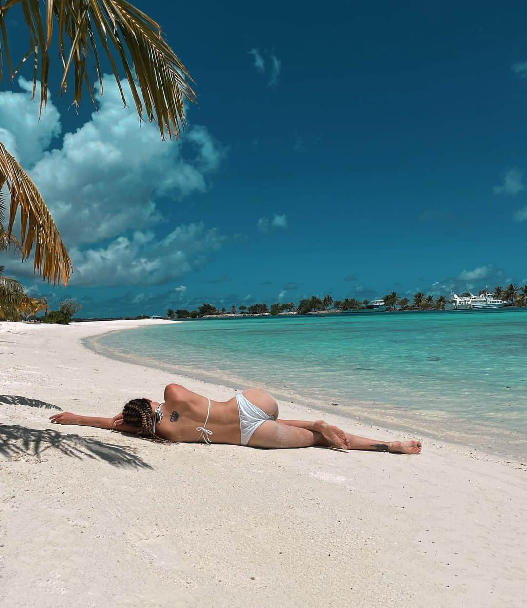 ナタリア・マリフさんのインスタグラム写真 - (ナタリア・マリフInstagram)「🌴🏝🌊фото с лицом закончились 🥲 #maldives #мальдивы #male #villanautica #maldivesislands #maldivas #malykh_trip #мальдивы2023 #мальдивы🌴」5月26日 18時46分 - natalia_malykh_17