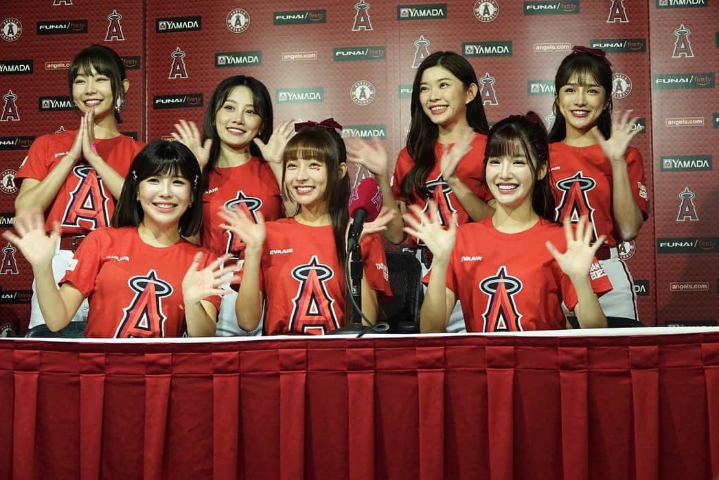 ベースボール専門メディア「Full-Count」さんのインスタグラム写真 - (ベースボール専門メディア「Full-Count」Instagram)「台湾から「楽天ガールズ」がロサンゼルスへ🇺🇸  エンゼルス仕様の赤い衣装でパフォーマンスし、球場を沸かせました👏👏  #angels #rakutengirls」5月26日 18時57分 - full_countc2