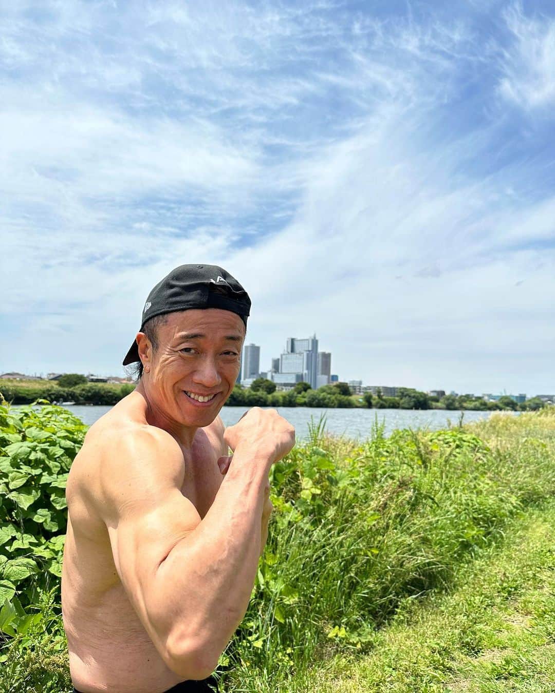 長渕剛のインスタグラム：「. 今日もいい天気だ☀️ みんな頑張ろう‼️  #長渕剛 #nagabuchitsuyoshi #トレーニング #快晴 #☀️」