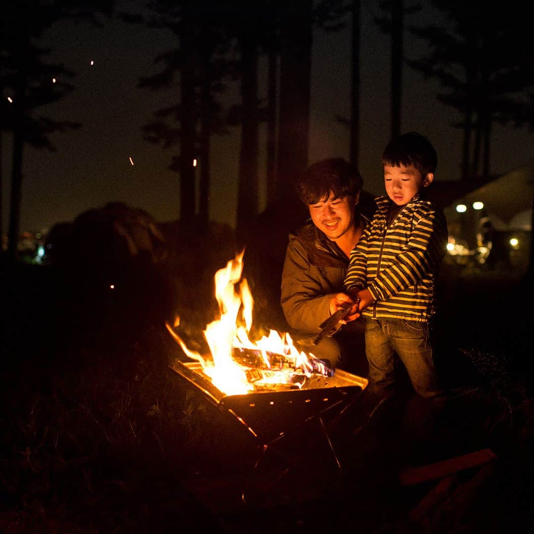 Snow Peakさんのインスタグラム写真 - (Snow PeakInstagram)「人生に、野遊びを。  . #NOASOBI embrace your nature  . #snowpeak #outdoor #camping #스노우피크 #캠프 #スノーピーク #春キャンプ #アウトドア #焚火台 #焚火 #野遊び #人生に野遊びを」5月26日 19時00分 - snowpeak_official