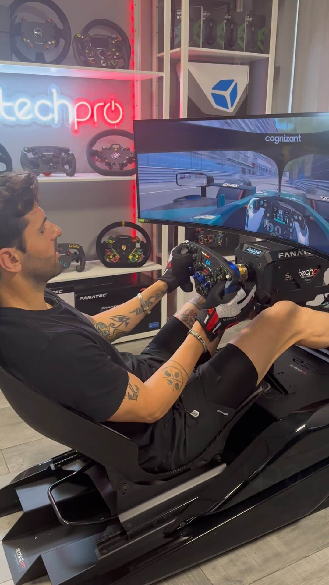 ハイメ・アルグエルスアリのインスタグラム：「Gaining some pace back at the sim… just saying.. 🐎🐎🫡 #monacogp  #f1」