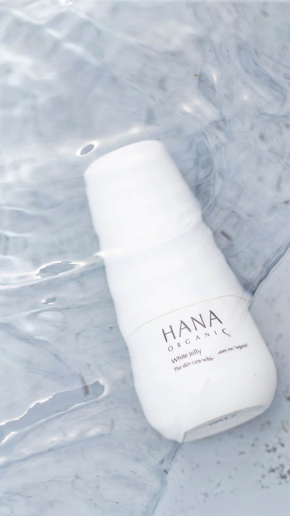 HANA ORGANICのインスタグラム：「☀️ ⁡ ⁡ 本日はHANA ORGANIC様と ライブ配信させていただきました ⁡ ⁡ 本当のわたしは、きっともっと 美しい。 ⁡ わたしに還る、Holistic Care ⁡ ⁡ という素敵なメッセージに共感し 商品をご紹介いただきました ⁡ ⁡ 漢方をふんだんに使用した シミ、くすみ、ゆらぎ肌に アプローチする ⁡ ⁡ ⁡ ◾️ WHITE JELLY 美容液 6050円　税込 ⁡ ⁡ ⁡ ※こちらの商品は 渋谷スクランブルスクエア また6/1-は有楽町丸井にて お試しいただけます ⁡ ⁡ 📜🆕イベント概要 ⁡ ⁡ 🗓️6/1 （木）— 7/23 （日） ⁡ ⁡ 🪧〒100-0006 東京都千代田区有楽町2-7-1 有楽町マルイ　1F　イベントスペース ⁡ ⁡ 🕰️営業時間 11時から20時 ⁡ ⁡ ⁡ ＿＿＿＿＿＿＿＿＿＿＿＿＿ ⁡ ⁡ このアカウントは 次世代に残していきたい 日本ブランドを中心に集めた セレクトショップ rén wellness stylingが 運営しております ⁡ ⁡ ⁡ 时代变迁我们想向全世界传达健康，美丽，由内而外的散发的魅力， 敬请关注我们的wellness精选店 ⁡ ⁡ ⁡ 店舗🏙️ ⁡ ⁡ 渋谷スクランブルスクエア5階 @ren.wellness.styling ⁡ ⁡ 店舗内では様々なイベントを企画中 是非フォローしてくださいね🌳」