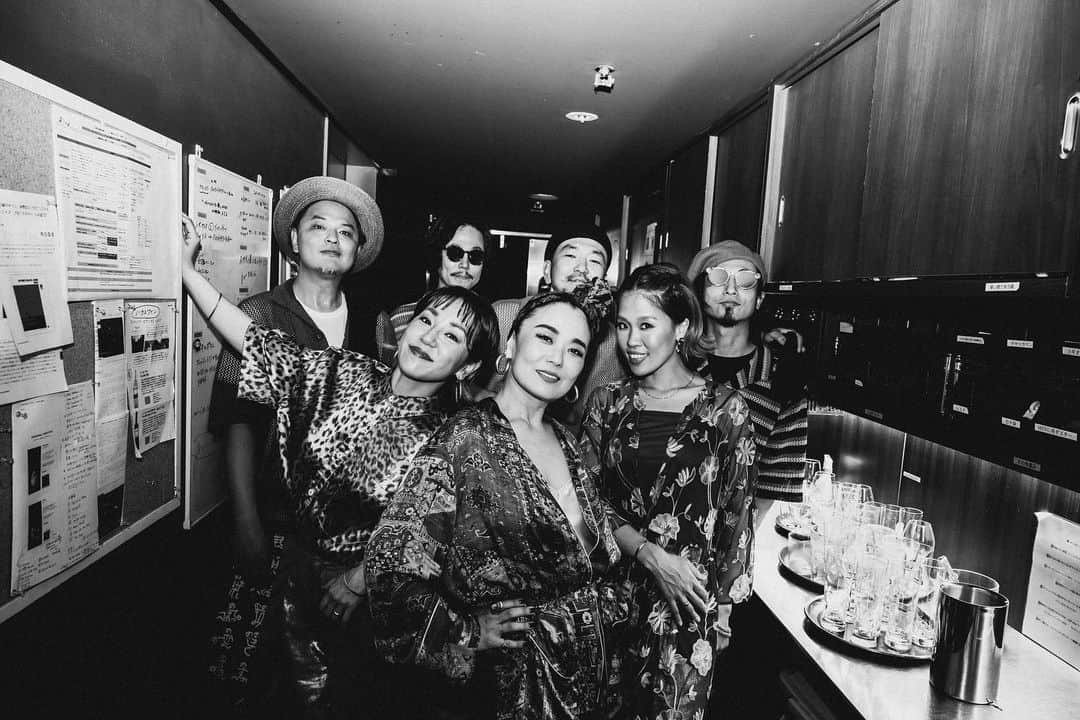 のインスタグラム：「. Tue.5/23/2023 at Blue Note Tokyo  Photo by @_24young_   #pushim @in_sistagram  @shyoudog  @tarowone  @takuinsist  @nagiaudio  @chinoriddim  @___chica1108___  @pushim_info  #GrooVillage @bluenotetokyo  #BlueNoteTokyo」