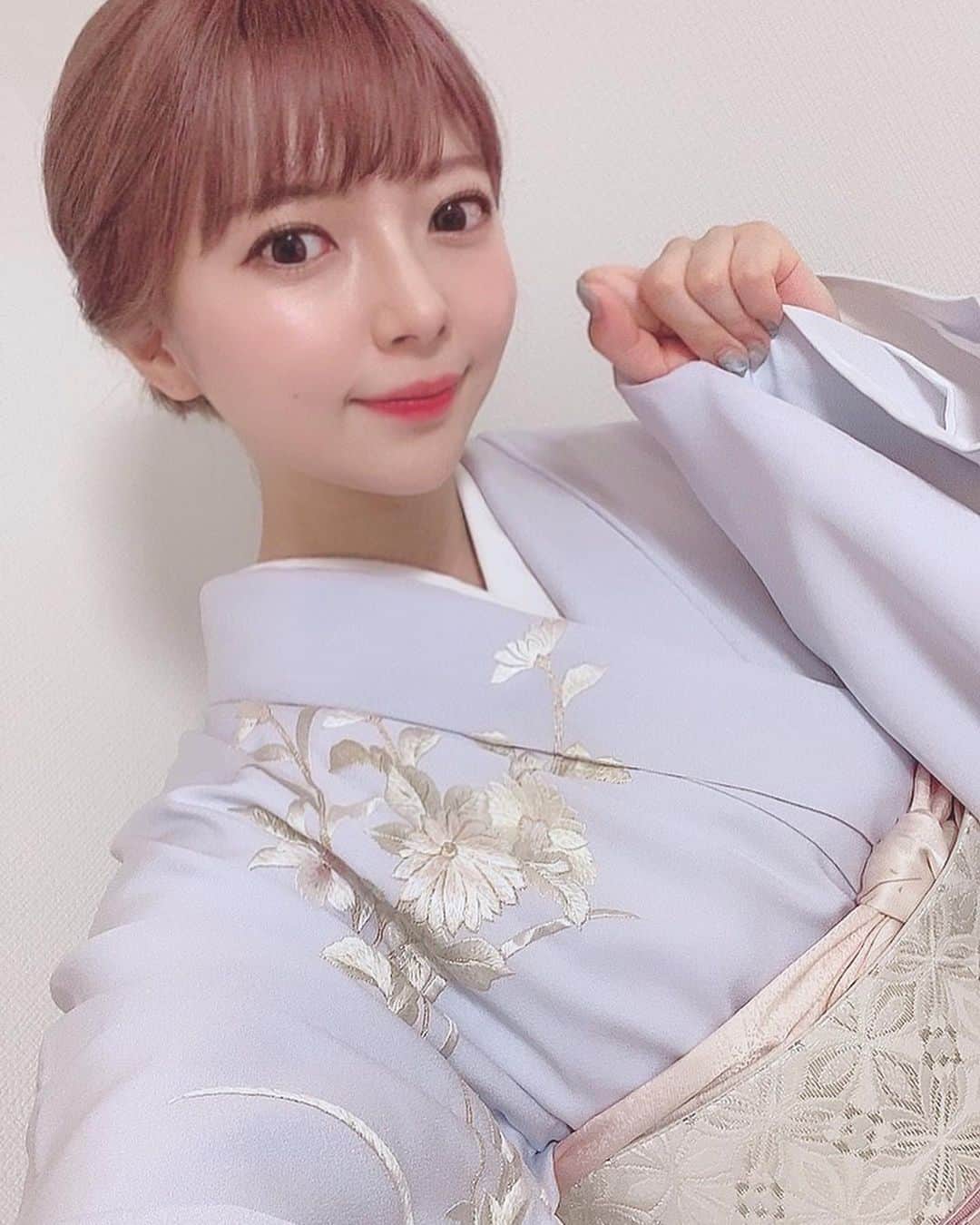 辻愛沙子さんのインスタグラム写真 - (辻愛沙子Instagram)「先日、銀座の観世能楽堂で行われたCartierのイベントに参加してきました💍  women’s initiativeという事で、強い女性起業家たちが集っていて刺激的でした。普段圧倒的に男性比率の高いビジネス界(特に起業家)を目の当たりにする事が多いので、こんなにも多様な事業を手がける女性起業家がいるのか！と勇気を貰った気がします。  友達ズ@rina_ishii_99 @shokoryuzaki にも会えて、能楽堂の舞台で武田宗典さんのお話も伺えて、幸せな夜だった~  お着物を刺繍が美しいクラシカルな訪問着にしたので、それに併せて髪型も古き良きスタイルにしてみました🌸」5月26日 10時52分 - ai1124arca
