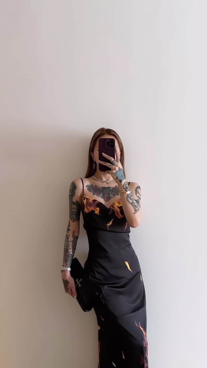 Abby Chenのインスタグラム：「一早就在三三八八 前幾天太裝可愛 今天就來點正常❤️‍🔥」