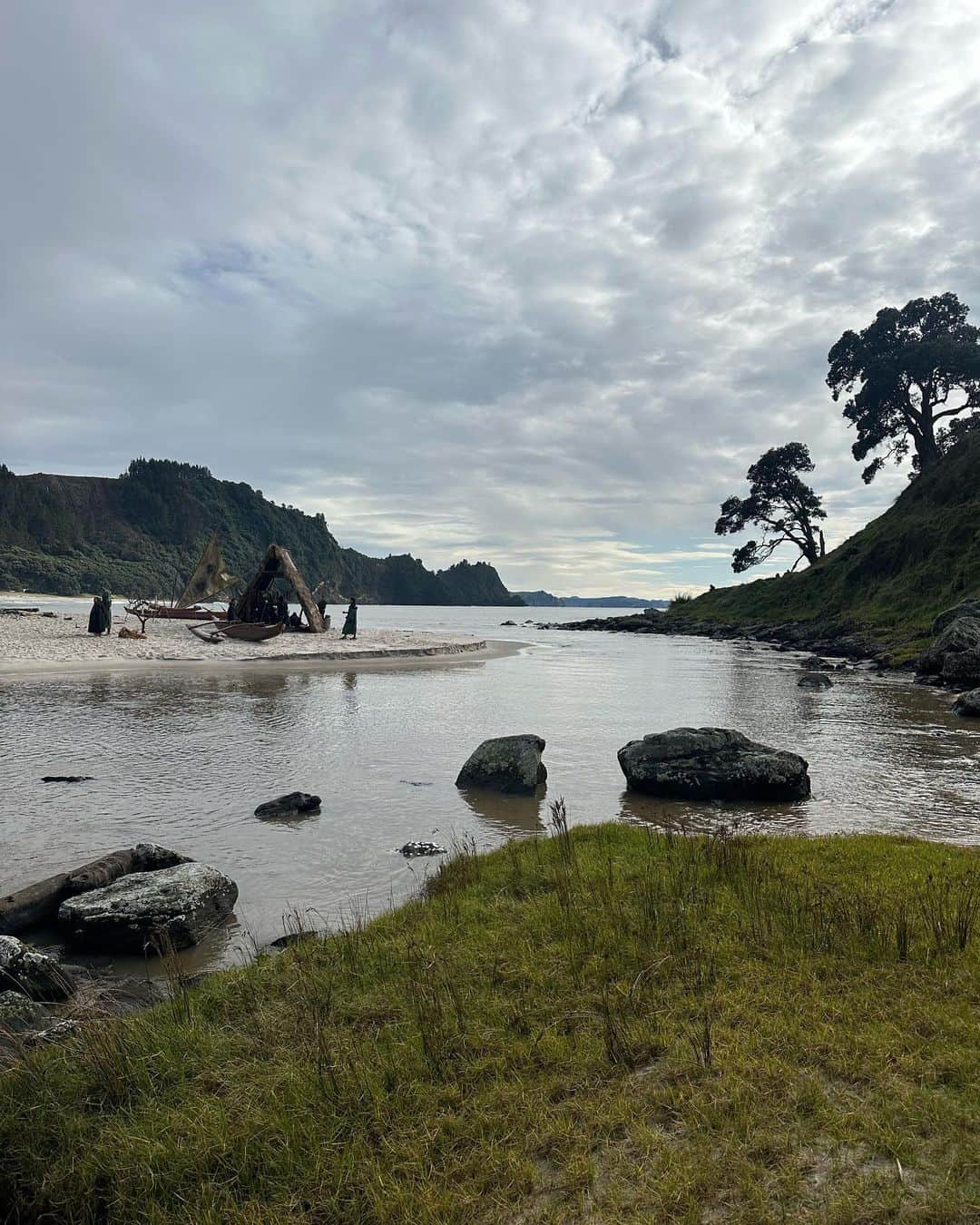 ジェイソン・モモアさんのインスタグラム写真 - (ジェイソン・モモアInstagram)「aloha friday in new zealand.  mom @meilivodka is coming to IOWA.  we will be there in june.  also we are NEW ZEALAND middle of june.  all my aloha j」5月26日 11時27分 - prideofgypsies