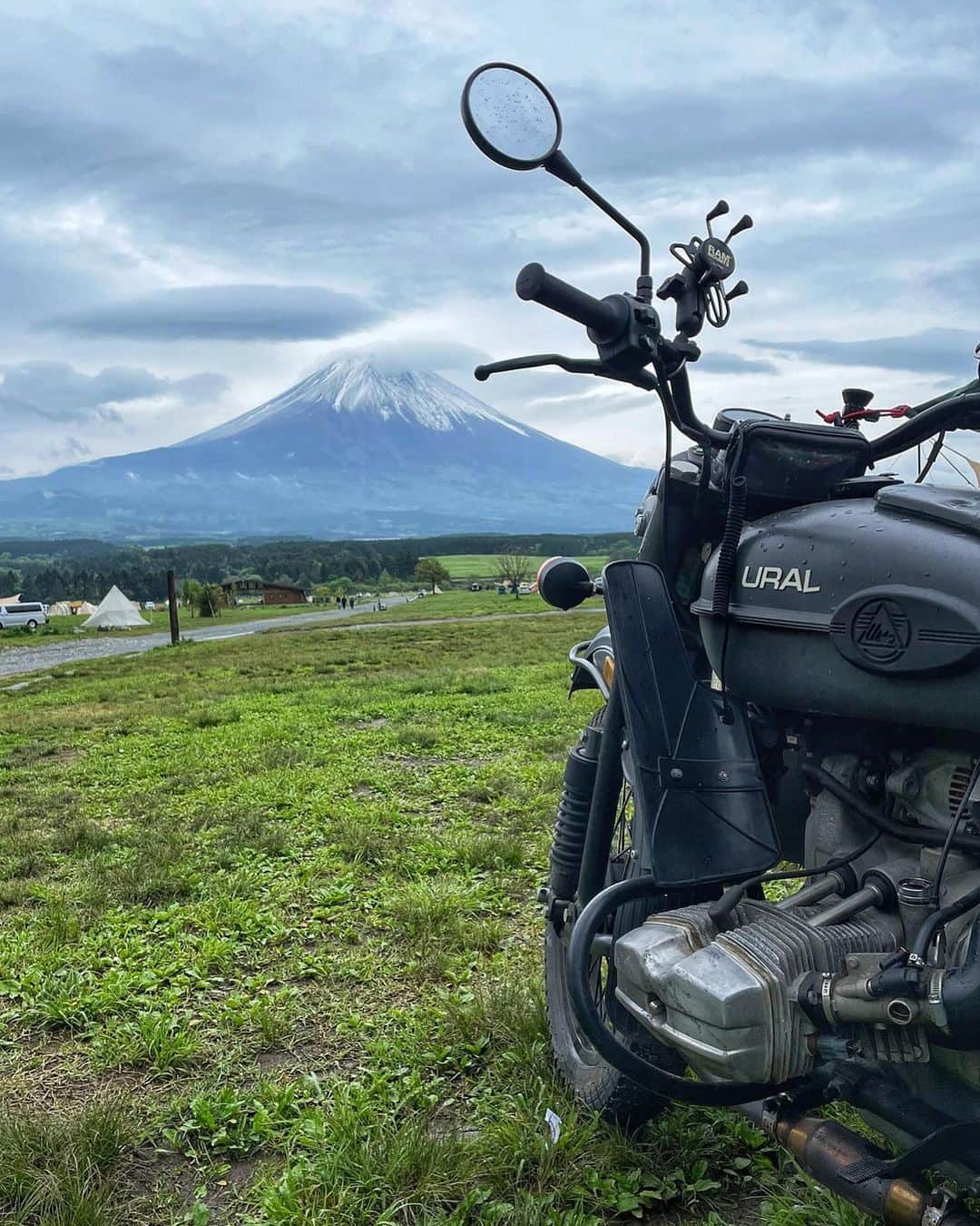 Ural Motorcyclesさんのインスタグラム写真 - (Ural MotorcyclesInstagram)「和風のウラルショット🗻　 by gesynth (Twitter) ウラルはどのような景色が一番似合うと思いますか？コメント欄に書いてください！」5月26日 11時40分 - ural_japan_official