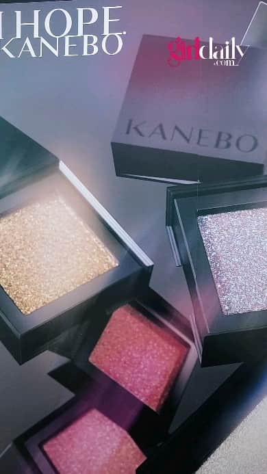 CeCi Thailandのインスタグラム：「🎉เฉลิมฉลองการเปิดตัวครั้งยิ่งใหญ่ไปกับอายแชโดว์ใหม่  KANEBO BRIGHT FUTURE BOX   📍ทั้งหมด 5 สีที่เอามาทาตา ปัดแก้ม เป็นไฮไลท์ได้หมดเลย  สีสวย ใช้ง่าย เนื้อชิมเมอร์ละเอียด นุ่มละมุน ติดทน  และแพ็คเก็จสานต่อ Action Brand เข้ากับ Positive ESG ดีไซน์แพคเกจสุดล้ำแบบรักษ์โลก 100%   📍 เฉดสีละ 1,200 บาท   #brightfutureboxth #beauty #cosmetic」