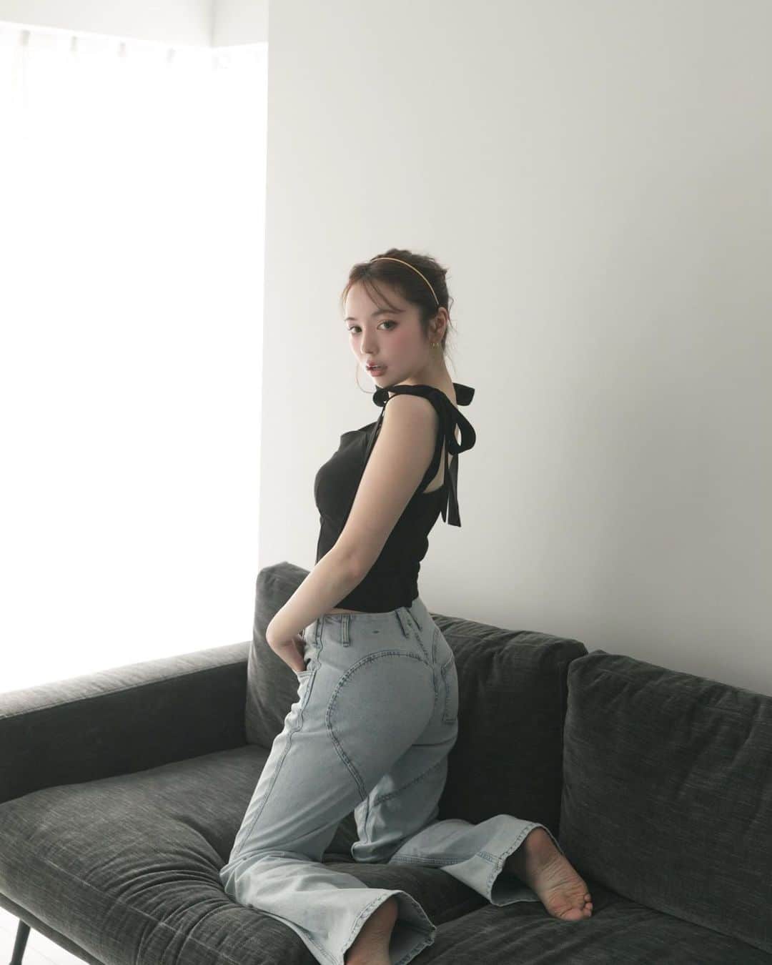 黒瀧まりあのインスタグラム：「Heart hip denim🤍 今回は別カラーを２色お迎えし、 XSサイズを作りました🐰  どちらの色も本当に可愛いし、ハートヒップデザインがたまらないのです🤍  5/26販売開始です♡」