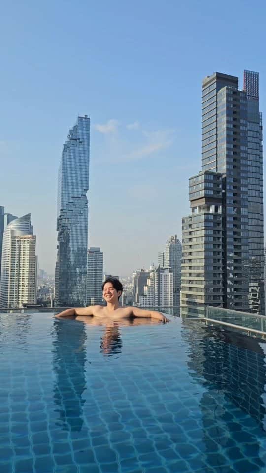 アイス・サランユーのインスタグラム：「It's a lovely Day🌞 Good Vibes.Good Swim @amarabangkok #amarabangkok  #thailand  #เที่ยวทั่วไทยกับไอซ์ศรัณยู VDO by #ครูกรรณ์ทิมา เก่งมากๆ🤟😍🙏」