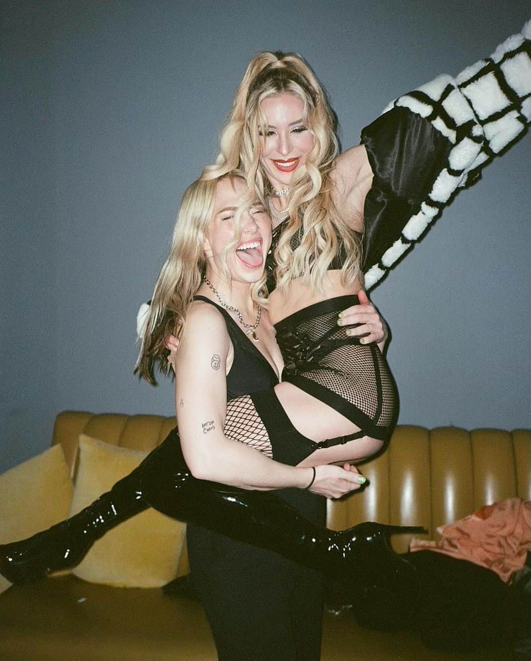 のインスタグラム：「this could be us @triocharleston this sunday 🥳 then off to @triocharlotte & back to LA for @longstoryshortparty @juneshine_santamonica (v limited capacity - snag tickets now!)」