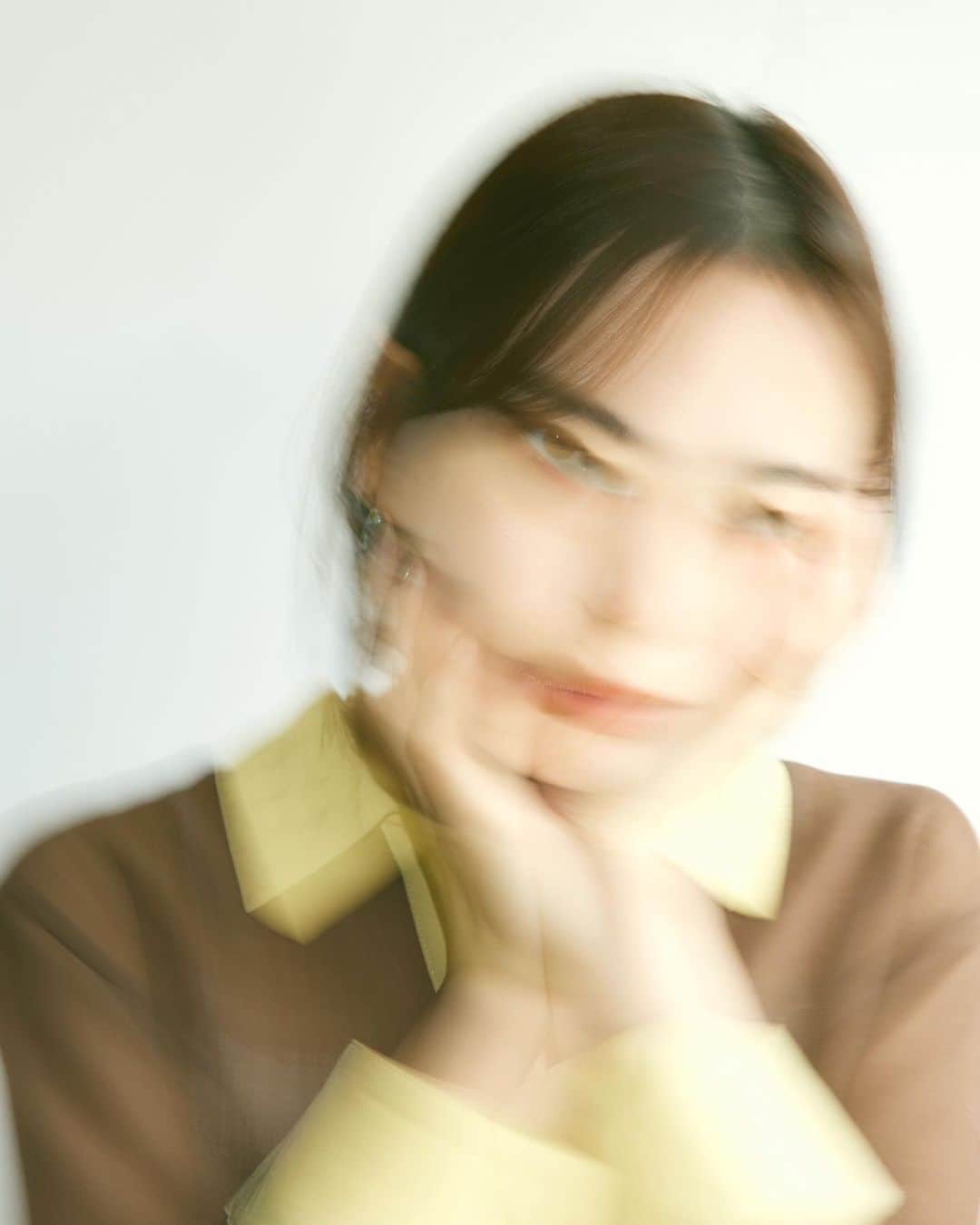のインスタグラム：「@atelierlim @virth_lim   NEW visual♡  Model @i_kuho  Photographer @_kaoli_  Hairmake @hikari___kanzaki Nail @ike_d0303  Eyelash & Eyebrow @___manaeri   Nice support! @ikezawa_nail  @yukichi_osm  @hidekong   Special thanks @k_kugimiya  LIM最後の大仕事でネイルアイの🆕ビジュアルをディレクションさせていただきました。  ファンだったいくほちゃんに協力してもらい、みんな違ってみんないい今のLIMを表現できました❣️ メインビジュアルを選ぶのが大変でしたが(全部かわいくて😨)来月初旬からLIM各店に並ぶ予定ですので、皆様お手にとって&持ち帰って飾ったりお友達に渡してもらえたら嬉しいです🥰」