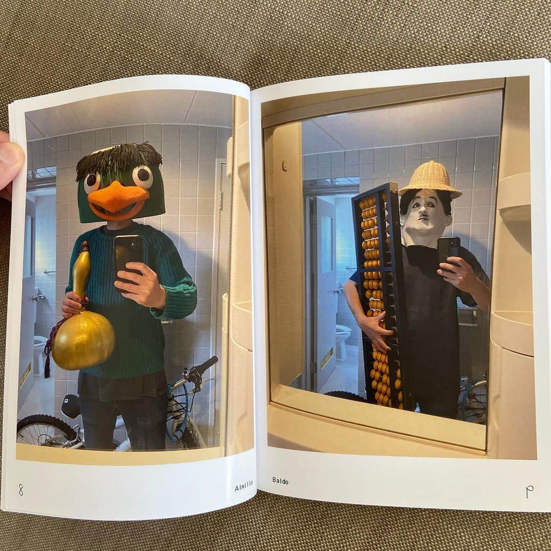 KEN KAGAMIさんのインスタグラム写真 - (KEN KAGAMIInstagram)「SELFIE by  kenkagami  published by @hatopress   SELFIE by Ken Kagami Introducing SELFIE: a book of masked self-portraits by Ken Kagami.  From Homer Simpson to Snoopy, characters play a central role in Ken Kagami’s drawing practice. Every morning when he arrives at his studio, the artist chooses from his collection of masks, costumes and other props, creates a character and takes a phone selfie in his bathroom mirror – the result by turns surreal, strange, hilarious and unnerving. A warm-up exercise of sorts, this process has become a key part of his daily routine, foregrounding all of his other artistic experiments. In SELFIE, his first ever photographic publication and his first book published by Hato Press, he shares 114 of the resulting self-portraits.  Published by Hato Press Print run of 600 Printed on Mirri Eco Digital Silver 307gsm and Amadeus Gloss 130gsm Pages: 120 Orientation: Portrait Dimensions: 182 x 257 mm Format: Softcover」5月26日 12時14分 - kenkagami