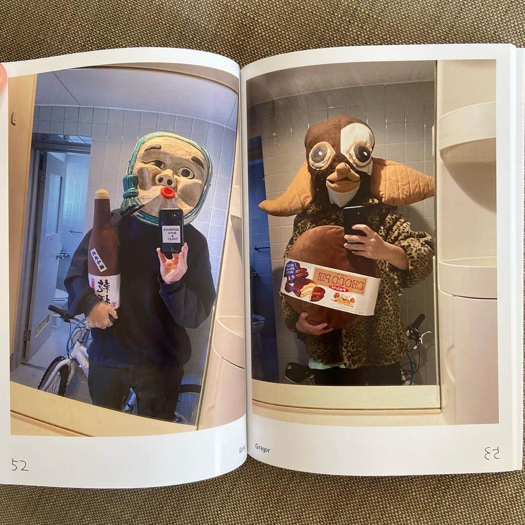 KEN KAGAMIさんのインスタグラム写真 - (KEN KAGAMIInstagram)「SELFIE by  kenkagami  published by @hatopress   SELFIE by Ken Kagami Introducing SELFIE: a book of masked self-portraits by Ken Kagami.  From Homer Simpson to Snoopy, characters play a central role in Ken Kagami’s drawing practice. Every morning when he arrives at his studio, the artist chooses from his collection of masks, costumes and other props, creates a character and takes a phone selfie in his bathroom mirror – the result by turns surreal, strange, hilarious and unnerving. A warm-up exercise of sorts, this process has become a key part of his daily routine, foregrounding all of his other artistic experiments. In SELFIE, his first ever photographic publication and his first book published by Hato Press, he shares 114 of the resulting self-portraits.  Published by Hato Press Print run of 600 Printed on Mirri Eco Digital Silver 307gsm and Amadeus Gloss 130gsm Pages: 120 Orientation: Portrait Dimensions: 182 x 257 mm Format: Softcover」5月26日 12時14分 - kenkagami