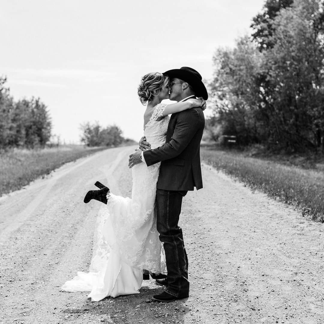 ペイジ・ローレンスのインスタグラム：「Happy Anniversary to my best friend, partner in life and soul mate. I’ll love you forever and I’ll like you for always!!! Can’t wait for this next chapter in life together 💙💙💙」