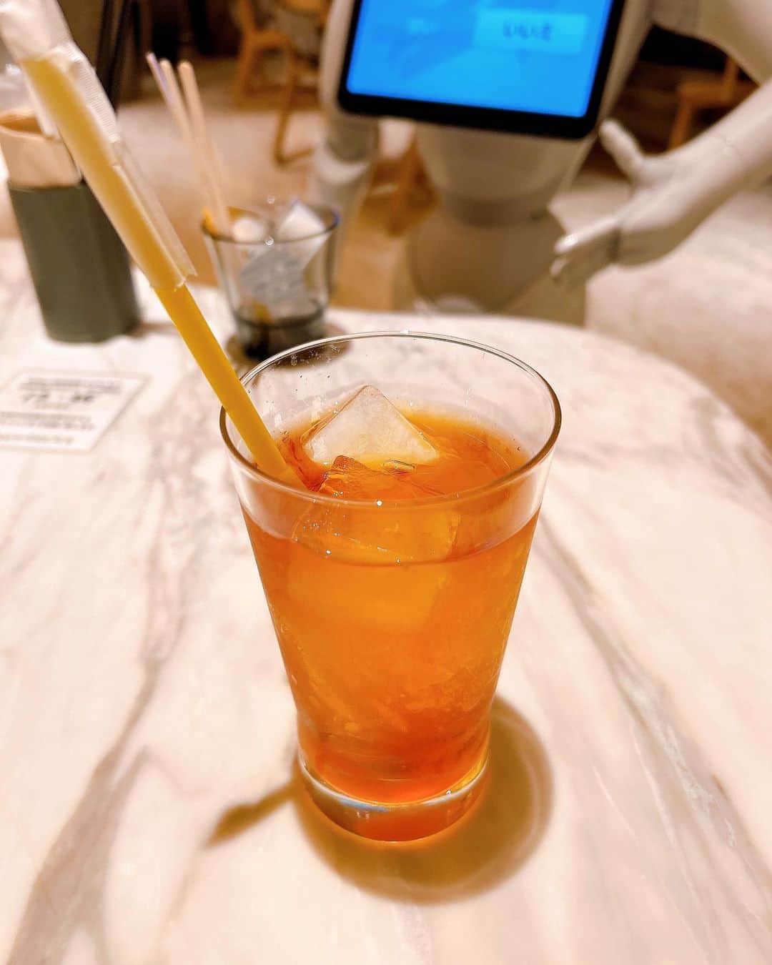 雪音まりな（まーりん）さんのインスタグラム写真 - (雪音まりな（まーりん）Instagram)「渋谷の東急プラザ5階にある @pepperparlor さんにてアフタヌーンティーセットを頂きました💓 今は期間限定で薔薇をテーマにしたスイーツやセイボリーを堪能できます🤤とっても豊富なドリンクメニューの中から、私は姫イチゴ茶を頂きました🍓ほんのりストロベリー風味が効いていて美味しい🥹 こういうアフタヌーンメニューってたまに映え重視で味はあんまり…ってお店もあるのですが、ここは見た目だけでなくスイーツもフードもお味が本当に美味しいです💯特にサーモンのキッシュとピスタチオのケーキはストライクでした😭💓 内装も広くソファ席などもあり、ゆったりと過ごせます😌女子会やデートにおすすめです💮 . . .    PR @pepperparlor #渋谷女子会 #ヌン活 #アフタヌーンティ #渋谷グルメ巡り #推し活 #バラスイーツ #pepperparlor #渋谷スイーツ一」5月26日 12時12分 - yukine_dayo