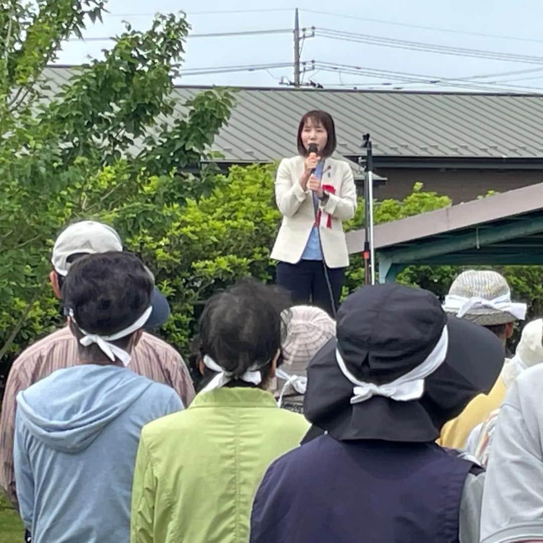 水野友貴のインスタグラム：「４年ぶりに開催となりました我孫子市タートリンピック大会にて、ご参加の220名の皆様にエールを送りました。 同時に、まだ身体が暑さに慣れていないので、日差しが出ていなくても、今日のようなお天気は熱中症にくれぐれも気を付けて水分補給をこまめに行い、怪我に注意をしながら各地区で交流を深めていただきたいとお話しました。 皆様の競技を見て元気をいただきました☺️‼️  #我孫子市 #我孫子 #高齢者運動会  #タートリンピック  #千葉県議会議員  #水野ゆうき」