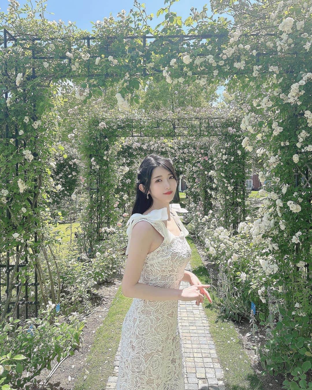 れみぱんさんのインスタグラム写真 - (れみぱんInstagram)「このワンピーススタイル良く見えて買って良かった💐」5月26日 12時21分 - lemipanna