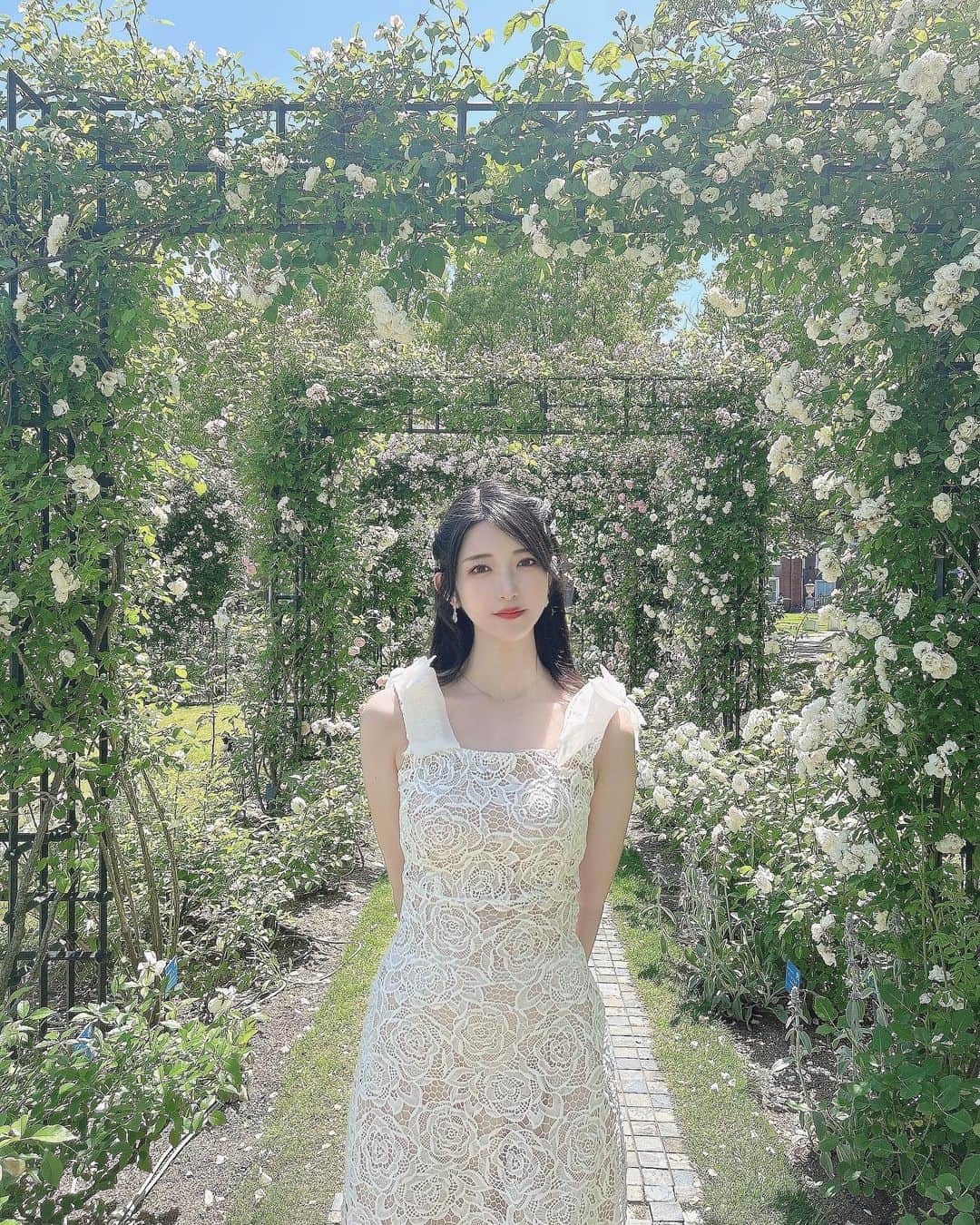 れみぱんさんのインスタグラム写真 - (れみぱんInstagram)「このワンピーススタイル良く見えて買って良かった💐」5月26日 12時21分 - lemipanna
