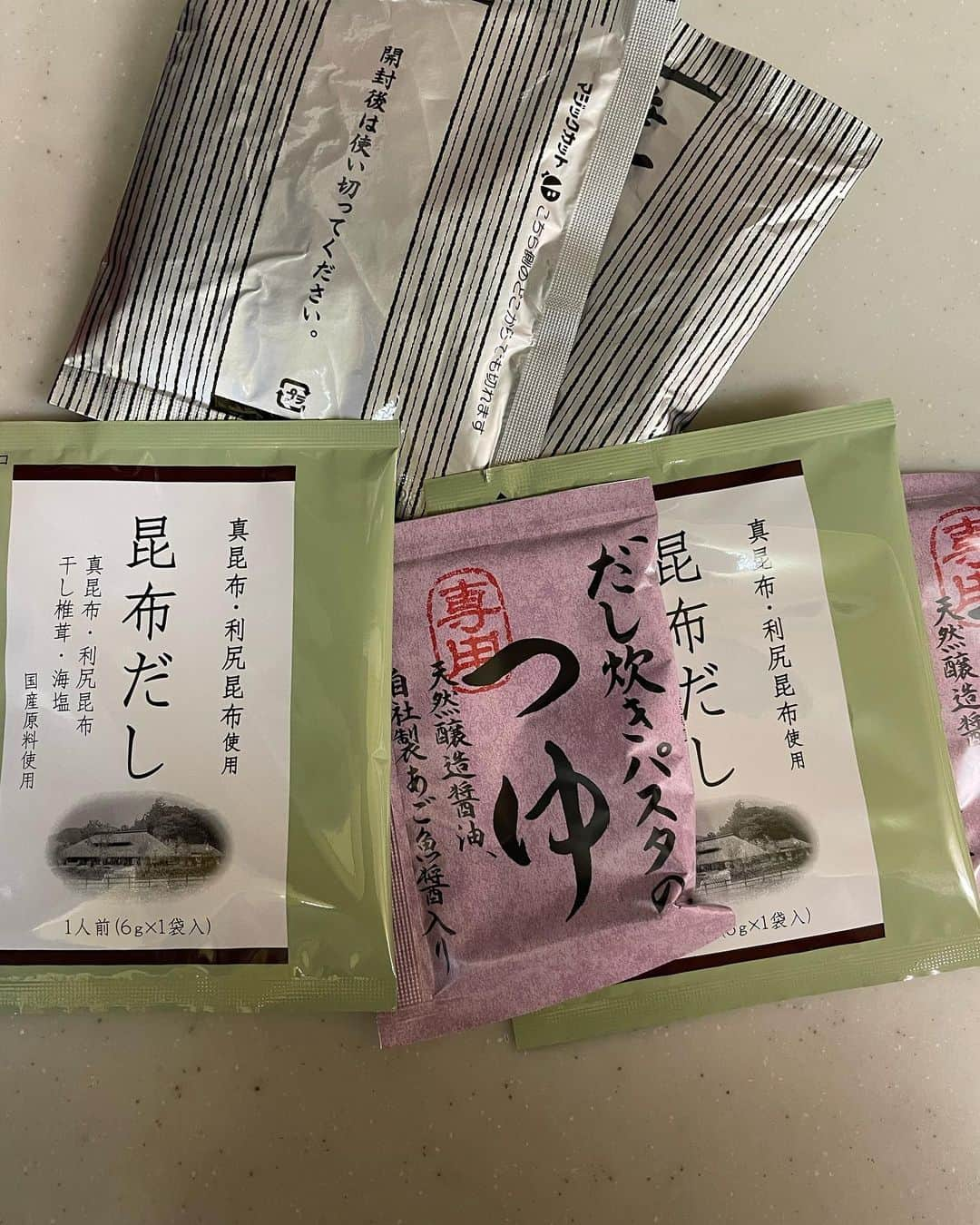 飯島直子さんのインスタグラム写真 - (飯島直子Instagram)「こんにちは^ - ^♪  今日もいい天気です まだ外に出てませんが 暖かそうです^ - ^  先日の姉の胃痛をみんなが心配 してくれましたが 今思うとあの食欲は仮病だった んじゃないかとおもいます^ - ^  24.25のへんじすこしです＾＾  56才おめでとう！ 人生後半悔いなく生きて♪  50才誕生日おめでとう♪  maya53才おめでとう♪  大切な人に気持ち伝えたい… うん！当たって砕けろ精神で 頑張ってᕦ(ò_óˇ)ᕤ  仕事で大きなミス！ 誰でもミスはするよ^ - ^ これから気をつければいいんです＾＾大丈夫！  理絵子！  双子16才おめでとう🎈  chiemi！！  四ヶ月毎定期検診、再発異常なし！良かった( ´ ▽ ` )  愛犬モモは2.１キロです  houreisen( ´ ▽ ` )ﾉ  わたしはインドアタイプです＾＾  京都オススメ…だれか教えて！  3ヶ月入院した母退院 親孝行してあげてね(´∀｀*)  シマムラ！行きますよ＾＾ 最近行ってなかったので 行ってみよう(*´ー｀*)  今朝はスパゲッティ  マ・マー3分茹で  だし炊きパスタのだしとつゆ＋納豆追加　(助っ人)  以上  少なめごはんですね^ - ^ おやつしっかり食べたいと おもいます  やっと金曜日！なんとなく 気分が上がります  今日もほどほどにいこう ╰(*´︶`*)╯♡」5月26日 12時22分 - naoko_iijima_705_official