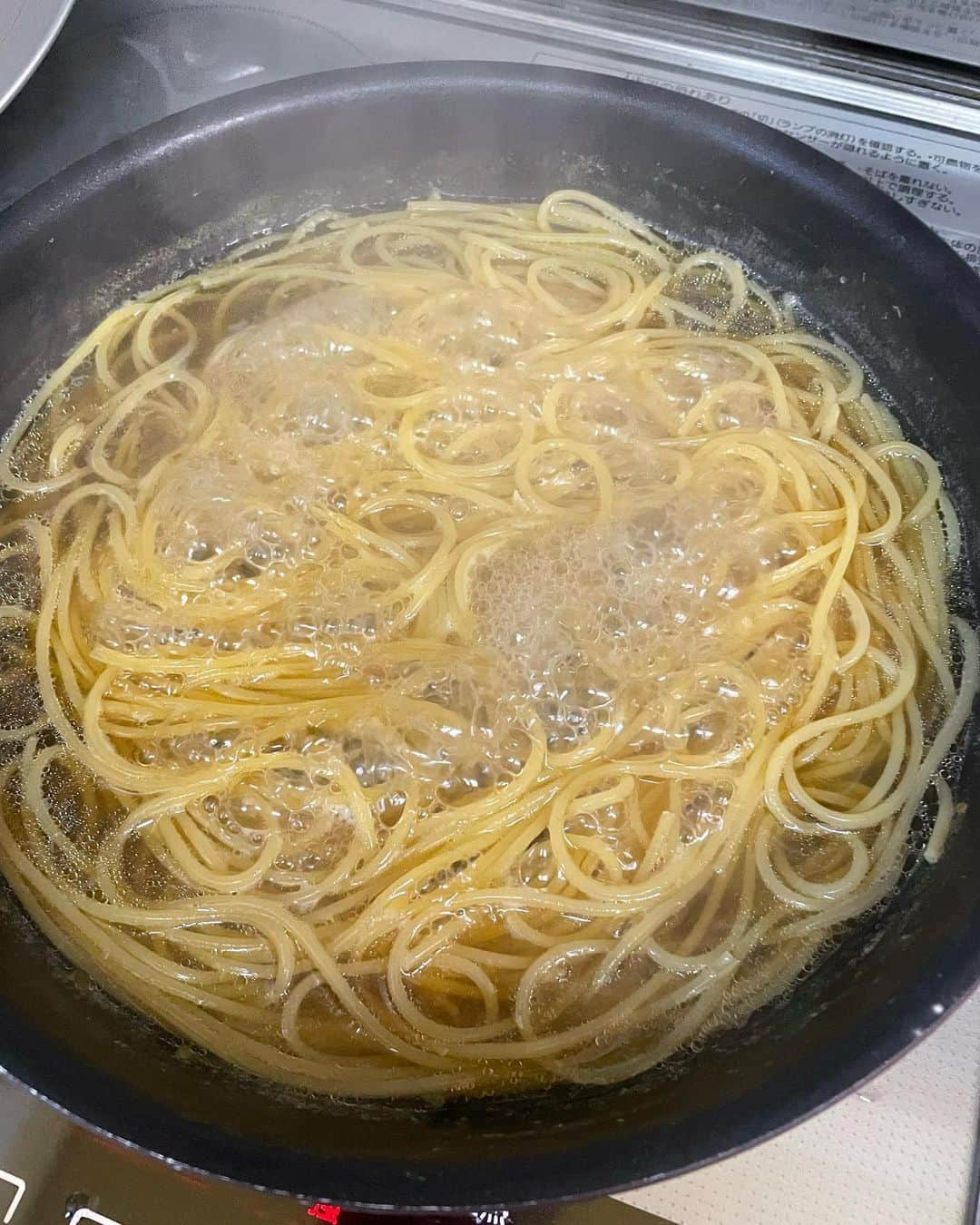 飯島直子さんのインスタグラム写真 - (飯島直子Instagram)「こんにちは^ - ^♪  今日もいい天気です まだ外に出てませんが 暖かそうです^ - ^  先日の姉の胃痛をみんなが心配 してくれましたが 今思うとあの食欲は仮病だった んじゃないかとおもいます^ - ^  24.25のへんじすこしです＾＾  56才おめでとう！ 人生後半悔いなく生きて♪  50才誕生日おめでとう♪  maya53才おめでとう♪  大切な人に気持ち伝えたい… うん！当たって砕けろ精神で 頑張ってᕦ(ò_óˇ)ᕤ  仕事で大きなミス！ 誰でもミスはするよ^ - ^ これから気をつければいいんです＾＾大丈夫！  理絵子！  双子16才おめでとう🎈  chiemi！！  四ヶ月毎定期検診、再発異常なし！良かった( ´ ▽ ` )  愛犬モモは2.１キロです  houreisen( ´ ▽ ` )ﾉ  わたしはインドアタイプです＾＾  京都オススメ…だれか教えて！  3ヶ月入院した母退院 親孝行してあげてね(´∀｀*)  シマムラ！行きますよ＾＾ 最近行ってなかったので 行ってみよう(*´ー｀*)  今朝はスパゲッティ  マ・マー3分茹で  だし炊きパスタのだしとつゆ＋納豆追加　(助っ人)  以上  少なめごはんですね^ - ^ おやつしっかり食べたいと おもいます  やっと金曜日！なんとなく 気分が上がります  今日もほどほどにいこう ╰(*´︶`*)╯♡」5月26日 12時22分 - naoko_iijima_705_official