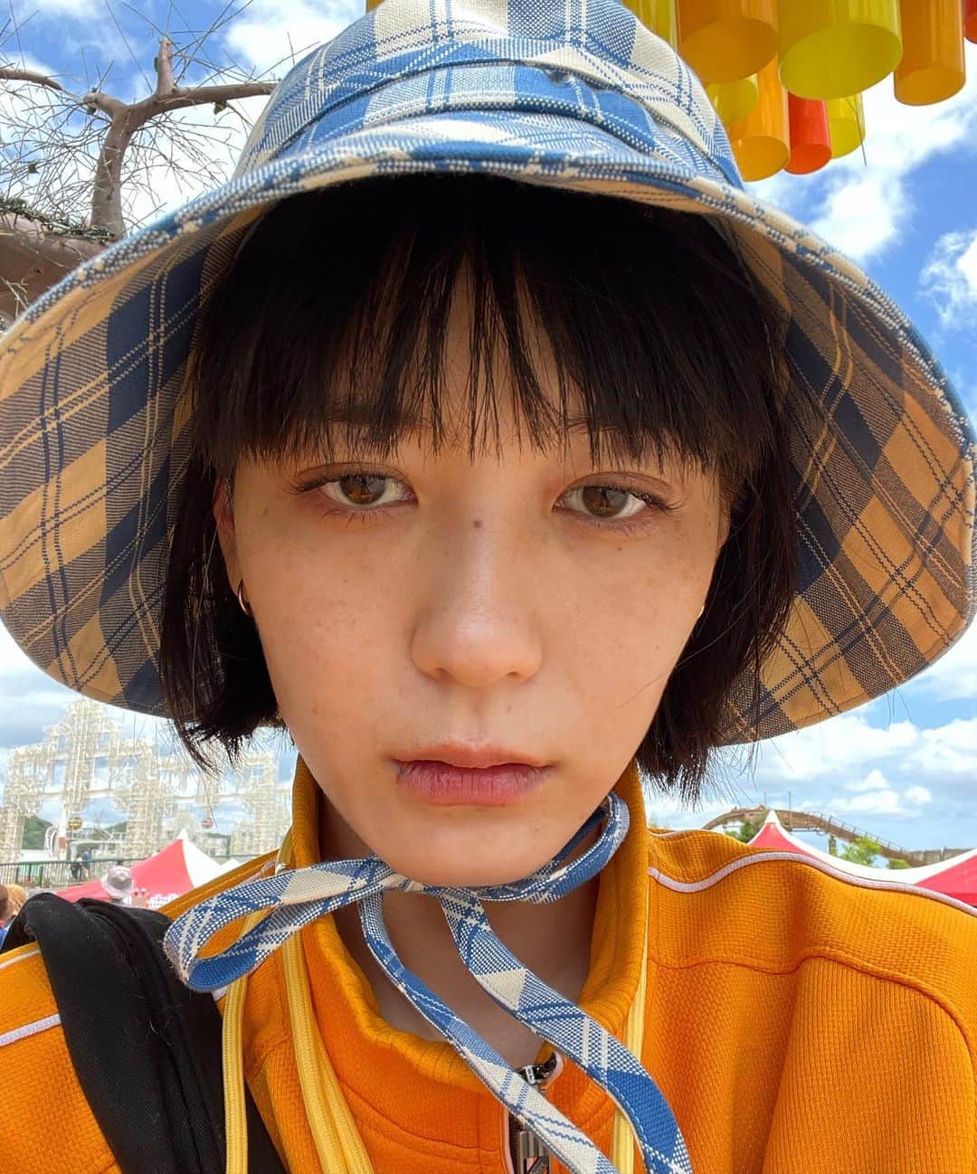 瀬戸かほのインスタグラム：「あち〜ですね〜 現在進行中の企画、きまぐれがなんと目標金額の205％達成！皆様のおかげでございます、本当にありがとうございます。6月に入ったらばご支援してくださっているみなさまに新たなお知らせもあります。 引き続き『きまぐれ』をよろしくお願いいたします💐」