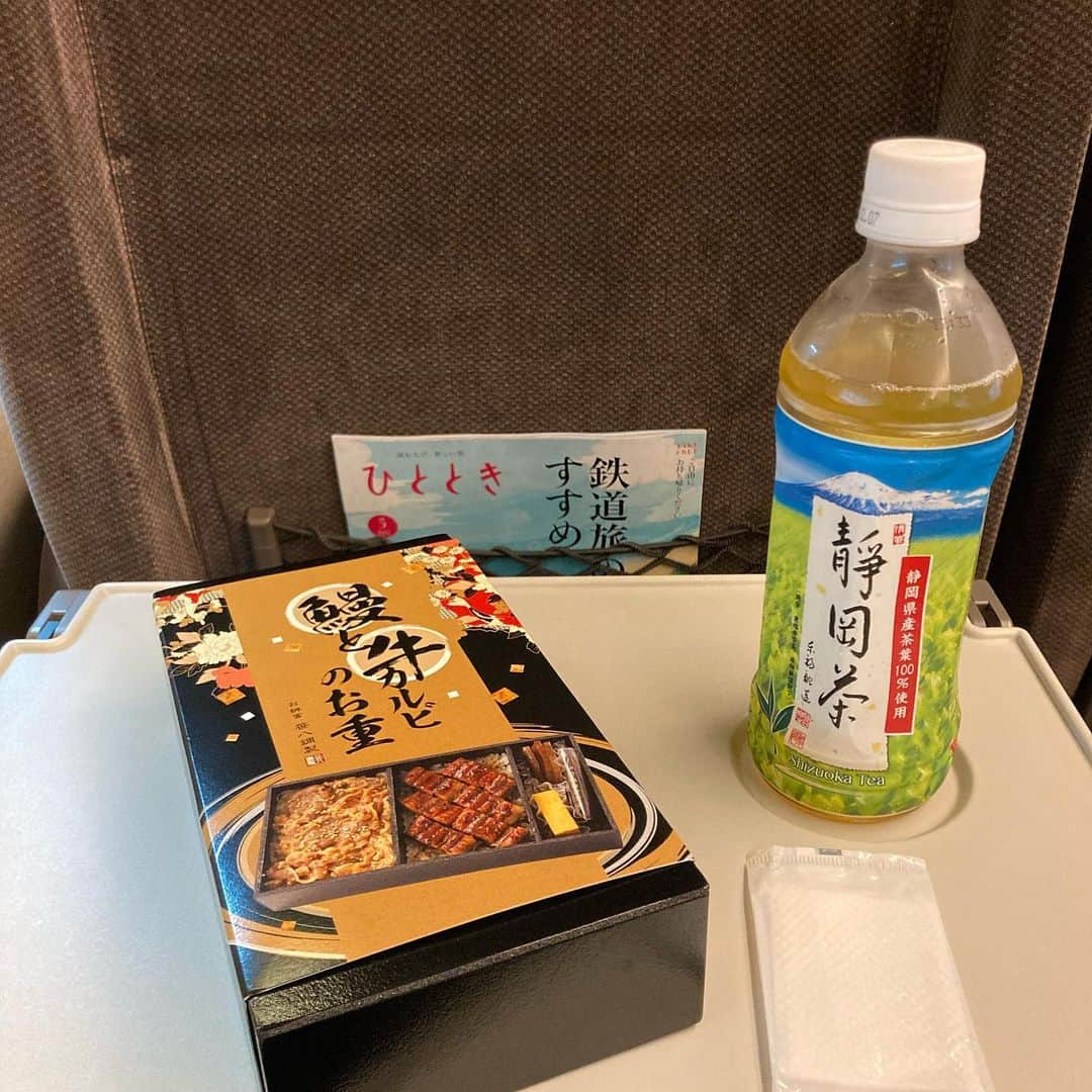 中嶋勝彦のインスタグラム：「駅弁ってワクワクするよね  #弁当  #駅弁  #jr東海  #新幹線  #sinkansen  #superexpless」