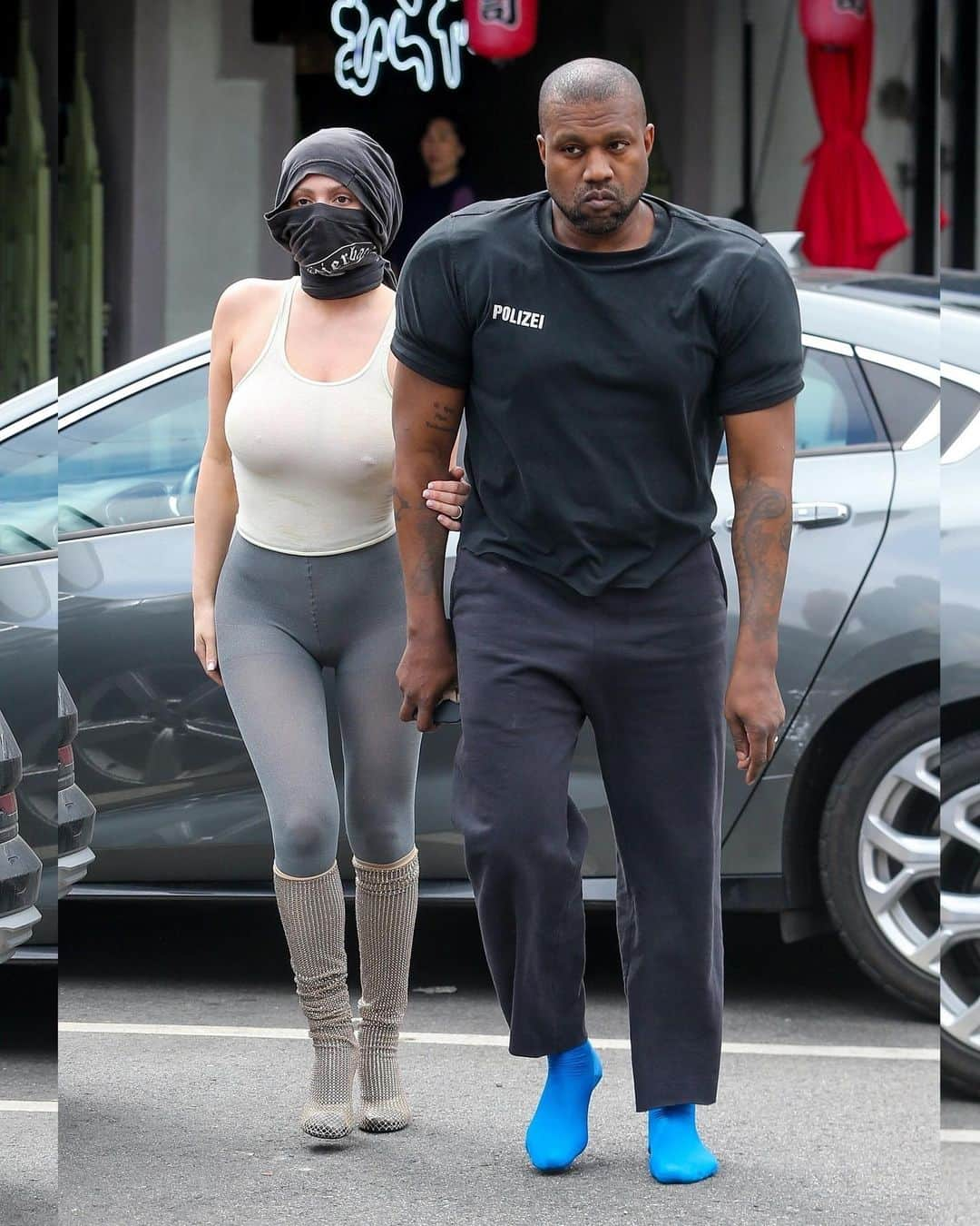 Just Jaredさんのインスタグラム写真 - (Just JaredInstagram)「Kanye West went shoeless in blue socks and wore a shirt with shoulder pads while stepping out for ice cream with his new wife Bianca Censori. Lots more photos on JustJared.com! #KanyeWest #BiancaCensori Photos: Backgrid」5月26日 12時35分 - justjared