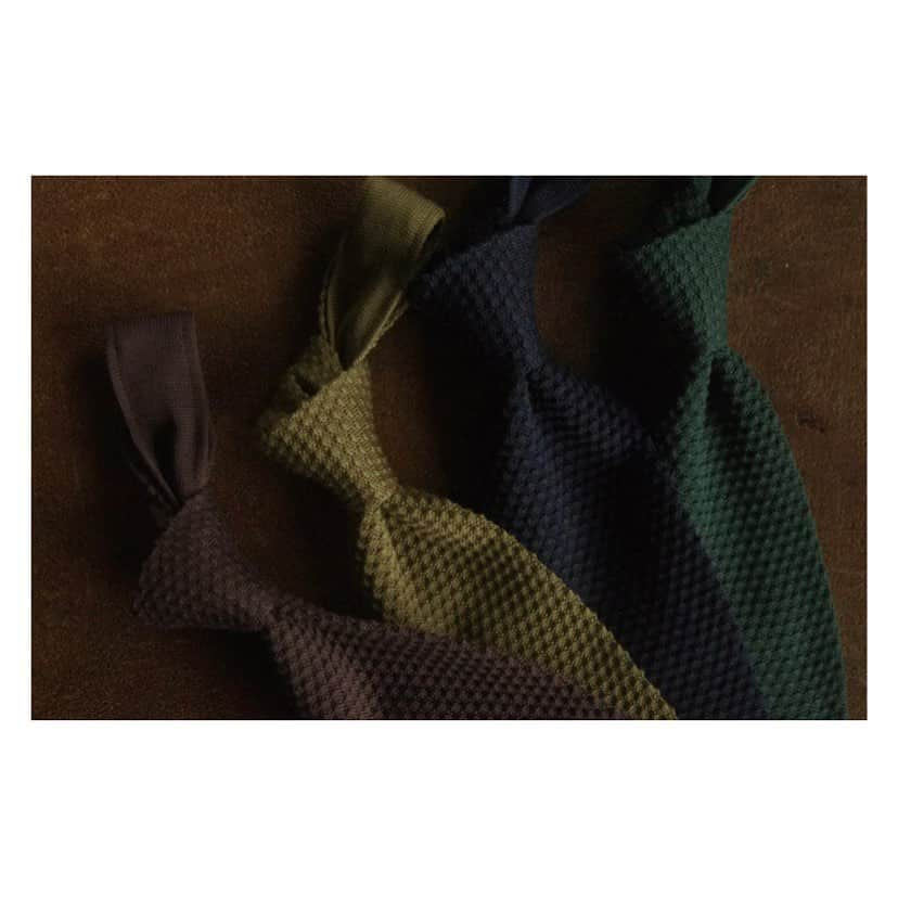 life_style_orderさんのインスタグラム写真 - (life_style_orderInstagram)「< knit tie × arrived >  ホールガーメントのニットタイ再入荷しました！ これからの季節に是非。  小物はオンラインショップにて🤳🏻  LSO-MARKET https://shop.lifestyleorder.com  ----------------------------------------- 11:00-19:00 月曜・木曜定休日 完全予約制 ※HPのコンタクトフォームよりお願いします -----------------------------------------  #lifestyleorder #ライフスタイルオーダー #ウェディングスーツ #プレ花嫁 #新郎衣装 #タキシード #フォトウェディング #オーダータキシード #2023夏婚 #2023秋婚 #オーダースーツ目黒 #スリーピース #スーツスタイル #ジャケットスタイル #ビジネスカジュアル #ニットタイ #ホールガーメント」5月26日 12時42分 - life_style_order