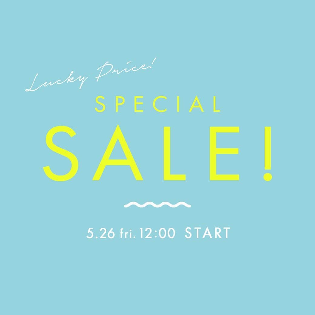 のインスタグラム：「プリマシェレル Lucky price✨ SPECIAL SALEスタートしましま♥️  是非覗いてみてください😊  @primascherrer   #和泉佳子　#プリマシェレル　#ジョイントスペース　#jointspace #カーディガン　#ボレロ　#期間限定　#sale #ファッション　#コーディネート　#ファッション好きな人と繋がりたい」