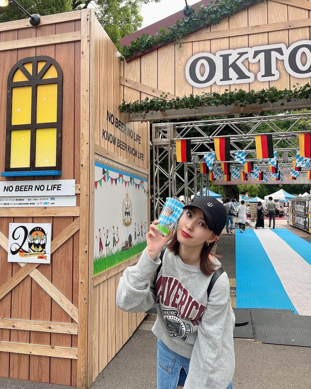 のインスタグラム：「♡ 日比谷公園で開催してる オクトーバーフェストに行って来たよー🇩🇪🥺  っんもう、、ビールが進む進む🍺 お酒好きには堪らない空間で ここに住みたいとまで思った🤣  28日までやってるからみんなも是非！  🧡▶︎ @oktoberfest1810   #オクトーバーフェスト」