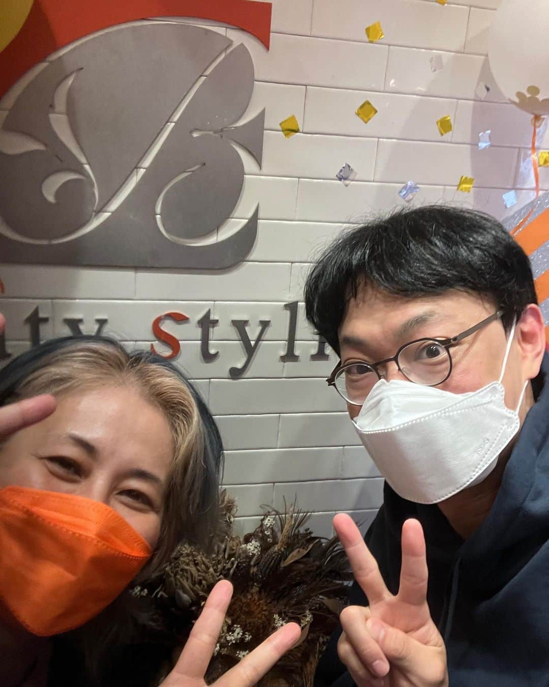 宮戸洋行のインスタグラム：「自分1人ではなかなか痩せれない…こうなったら借りれる力は借りてまおうということで、beauty stylingのゴッドハンドまつもとさんに痩身エステお世話なっております！脂肪細胞を壊して痩せやすくリバウンドしにくい身体にしてもらってます！『痛っ！！！』と声出てしまう時もありますが『女子はこの1.8倍くらいの強さでいってるよ』と…女性ほんま尊敬します…」