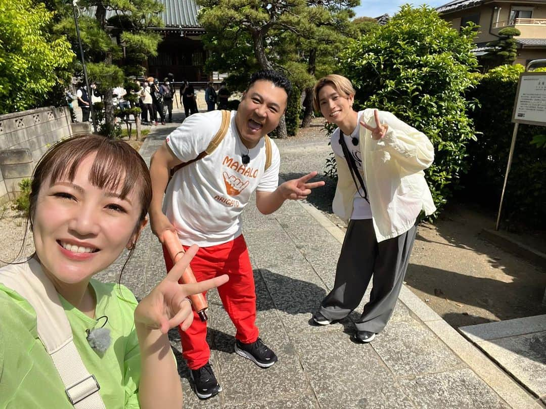 テレビ東京「土曜スペシャル」さんのインスタグラム写真 - (テレビ東京「土曜スペシャル」Instagram)「. 明日5/27（土）夜6時30分からの土曜スペシャルは「ザキヤマの街道歩き旅」第6弾❗️  今回、挑戦する街道は成田街道🛣️ 葛飾・柴又をスタートし成田山新勝寺まで約52kmの成田街道をひたすら歩きます🚶‍♀️  各宿場町に設置されたミッションをクリアすれば、旅の資金💰がゲットでき、その資金で成田街道の魅力をたくさん堪能しながらゴールを目指します🏁  しかし今回からルールの難易度がアップ⤴️ これまで旅の資金から🚌バスの運賃🚌を支払えれば乗車可能だったのが…1日1回しか乗車できなくなりました🙇  ということは…これまで以上にザキヤマさんは歩きまくることに💦 今回はどんなザキヤマさんが観られるんでしょうか⁉️  そして、そんなザキヤマさんを支えてくれるのは、とても素敵なゲストたち❤️ 元AKB48総監督の高橋みなみさんとSixTONESの田中樹さんが初参戦👏👏👏 お2人とも体力にはそこそこ自信がある様子ですが、街道歩きの洗礼を受け、なかなか見ることのできない素顔をたくさん見せてくれました！😆  高橋みなみさん、実はジャンケンに「㊙️㊙️㊙️」なんですって🫢 田中樹さん、得意な「㊙️㊙️㊙️」を披露🤫  その全貌は、明日の夜6時30分から🕡テレビ東京で放送📺土曜スペシャル・ザキヤマの街道歩き旅で明らかに‼️  テレビ東京が見られない環境の方や地域にお住まいの方は TVerにてリアルタイム配信を行なっています📺 無料なので是非そちらもチェック✅して下さい🙌  ⚠️『世界卓球2023』放送により放送日時変更の可能性があります⚠️  #テレビ東京 #テレ東 #土曜スペシャル #ザキヤマの街道歩き旅 #山崎弘也 #高橋みなみ #SixTONES #田中樹 #柴又 #成田山新勝寺 #歩くの大好き #街道を制覇したい #世界卓球ガンバレニッポン」5月26日 13時36分 - tvtokyo_dosupe